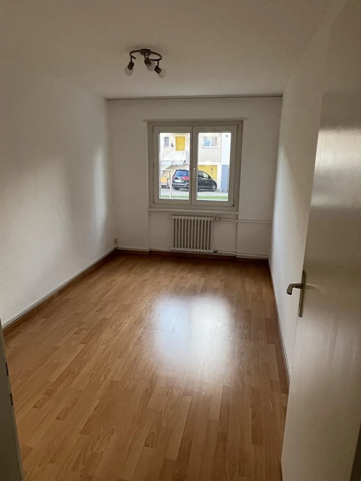 Appartamento luminoso di 4,5 stanze con balcone soleggiato - Foto 5 di 8