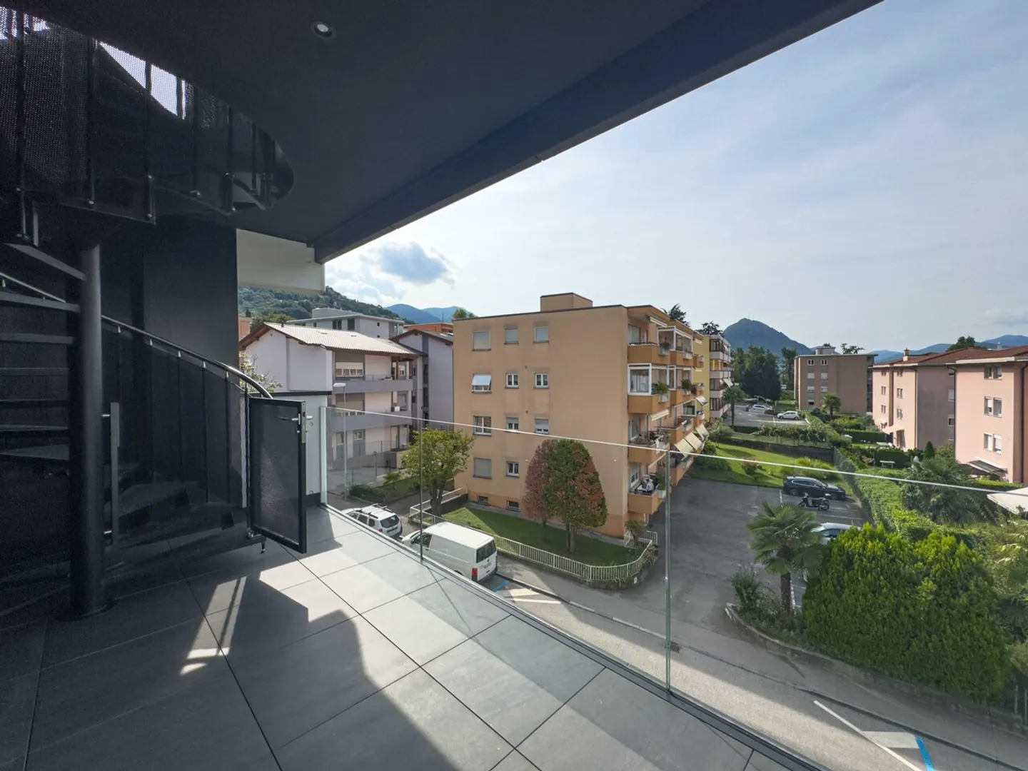 Spazioso attico con tetto terrazza - Foto 6 di 8