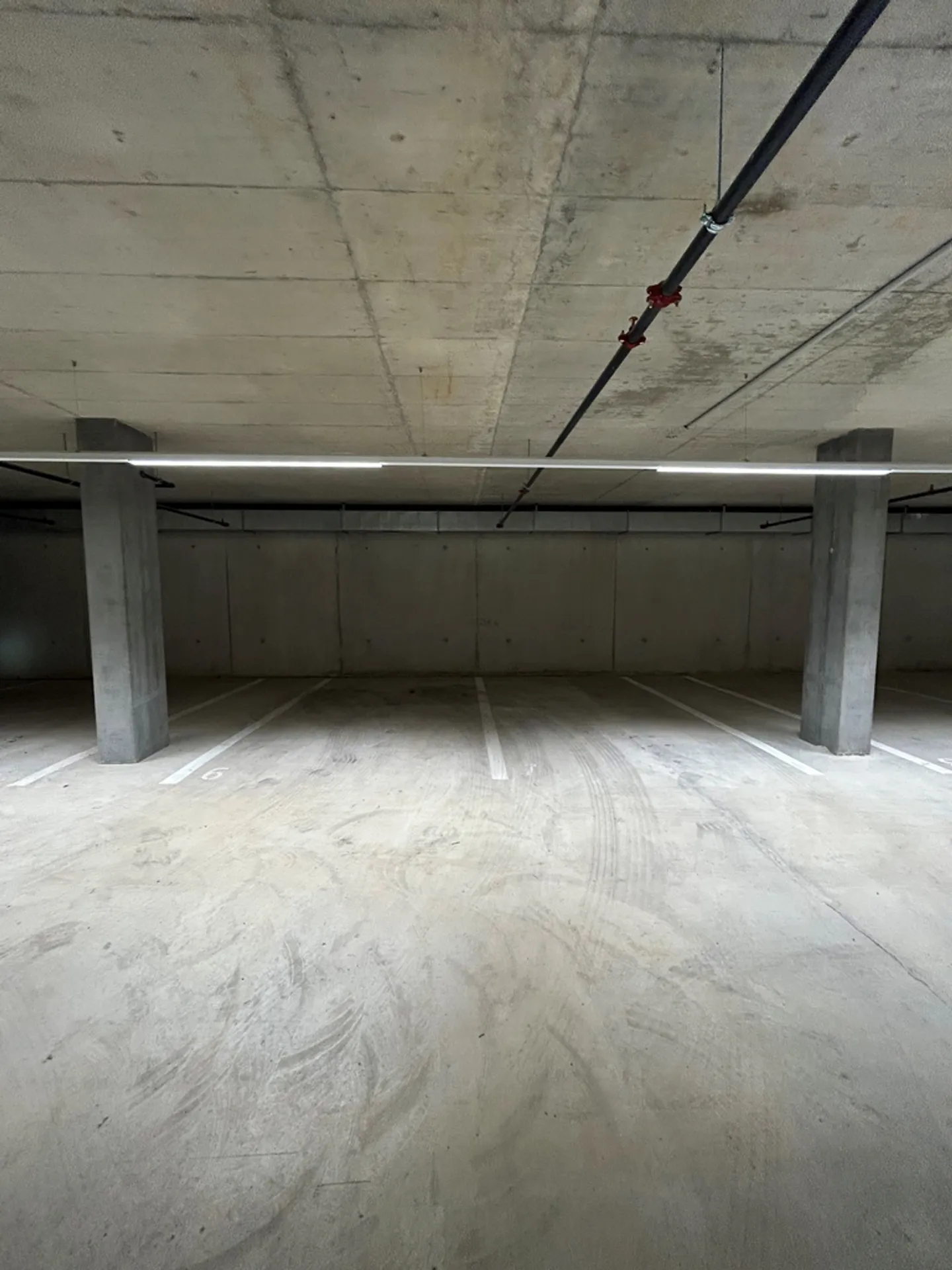 Parking Souterrain Sécurisé - Photo 2 sur 2