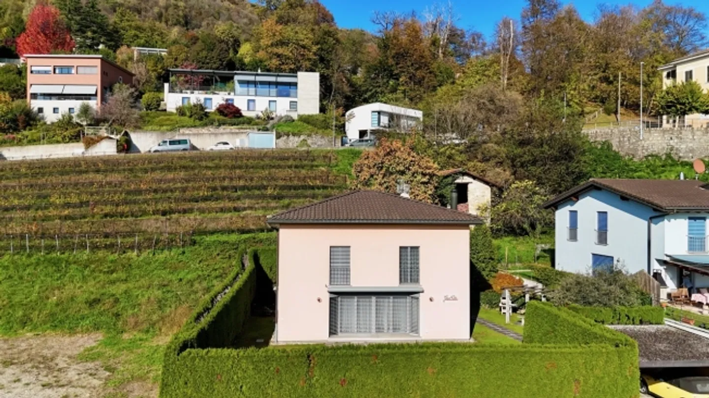 Elegant villa with panoramic views and expansion potential - Photo 1 of 15