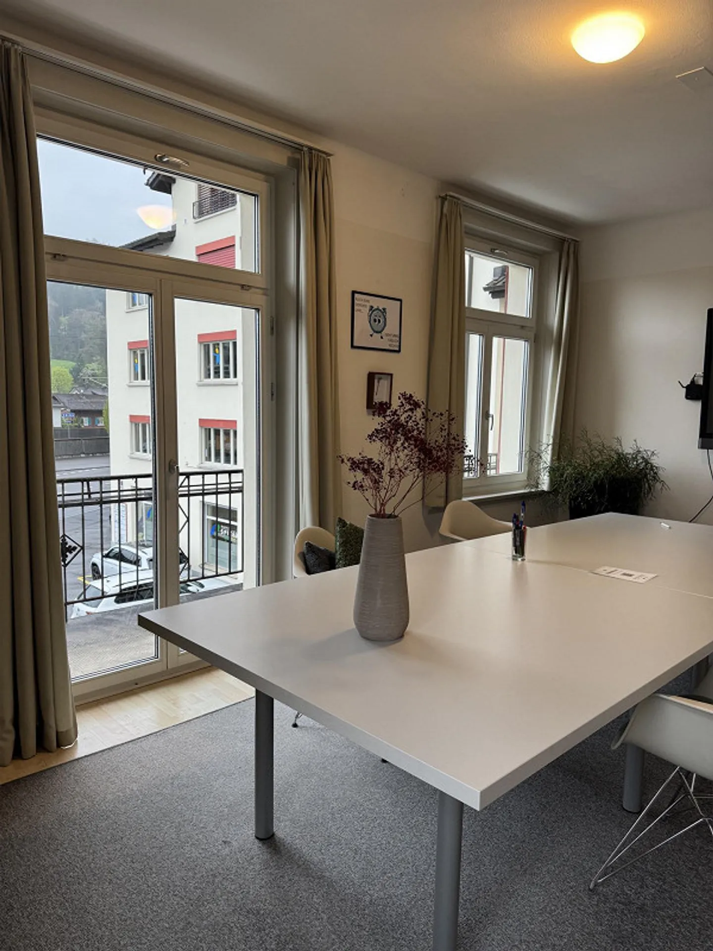 Espace de bureau dans un bon emplacement - Photo 2 sur 7