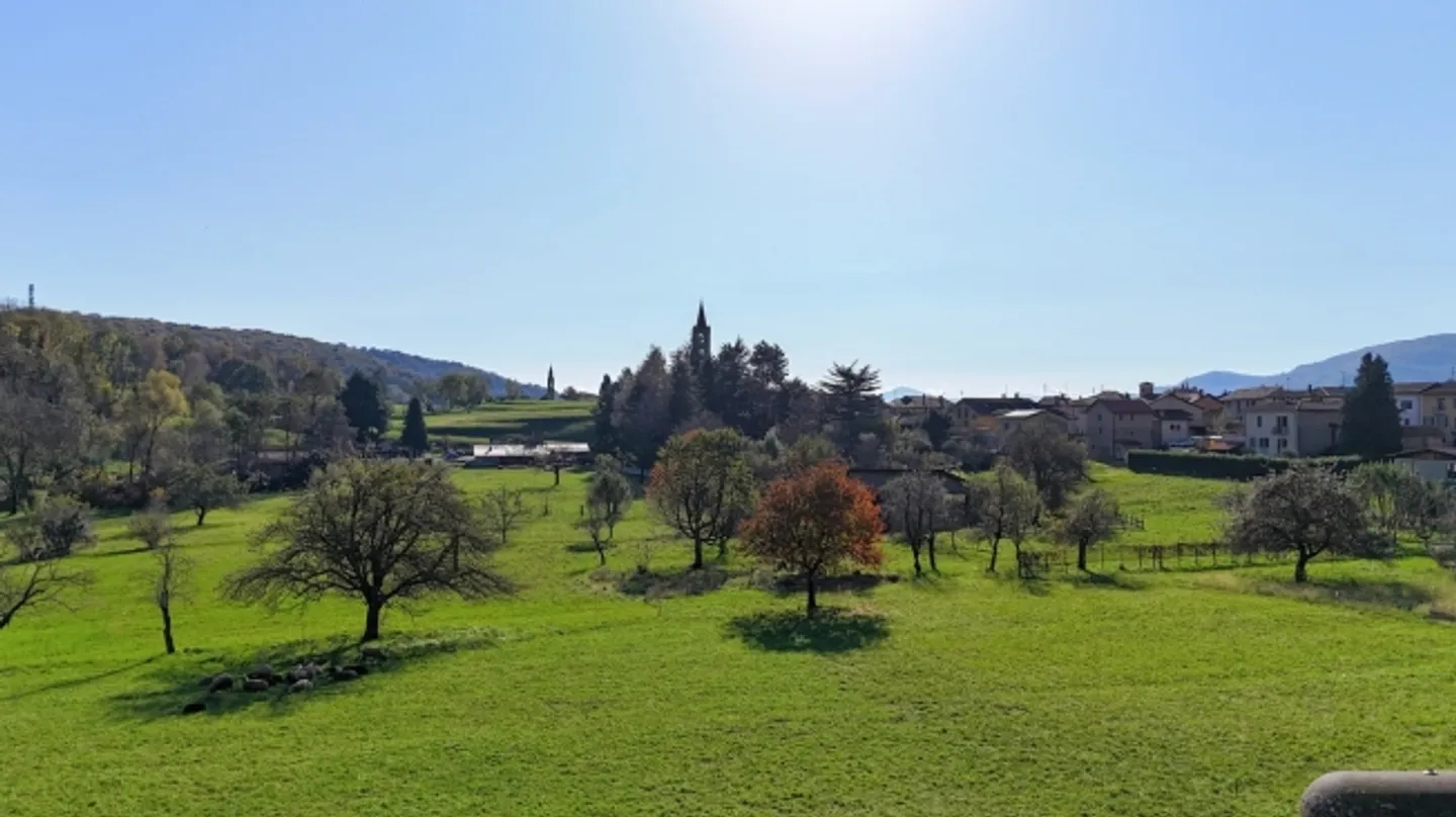Elegant villa with panoramic views and expansion potential - Photo 3 of 15