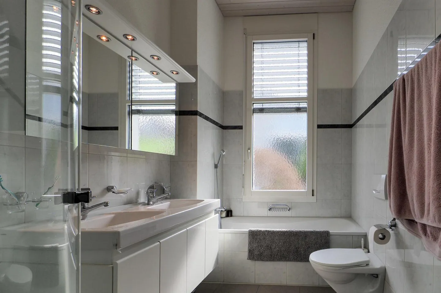 Charmentes 5.5-Zimmer-Einfamilienhaus in Feusisberg mit traumhafter... - Photo 7 of 13