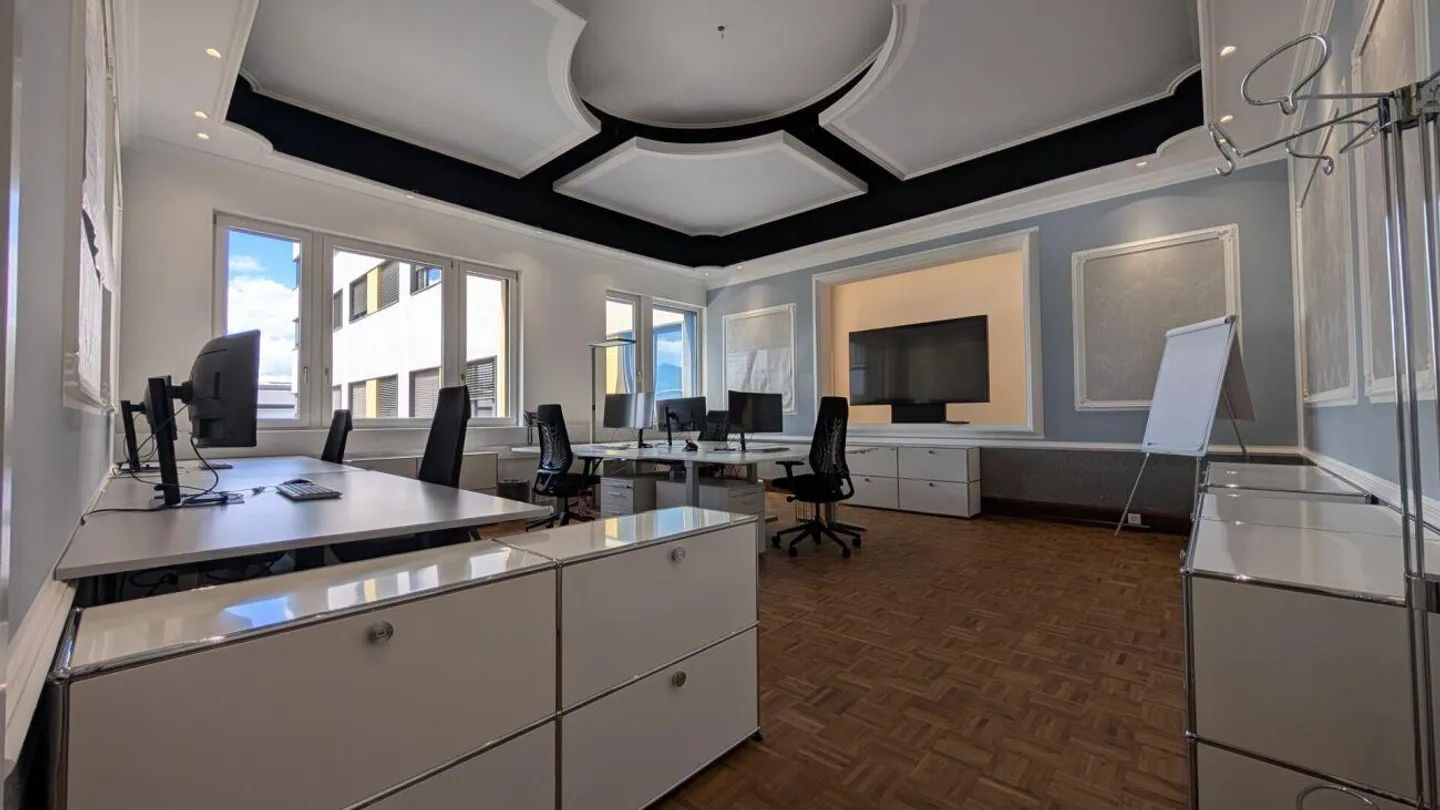 Spazio ufficio rappresentativo con due piccoli uffici e cucina moderna - Foto 4 di 14