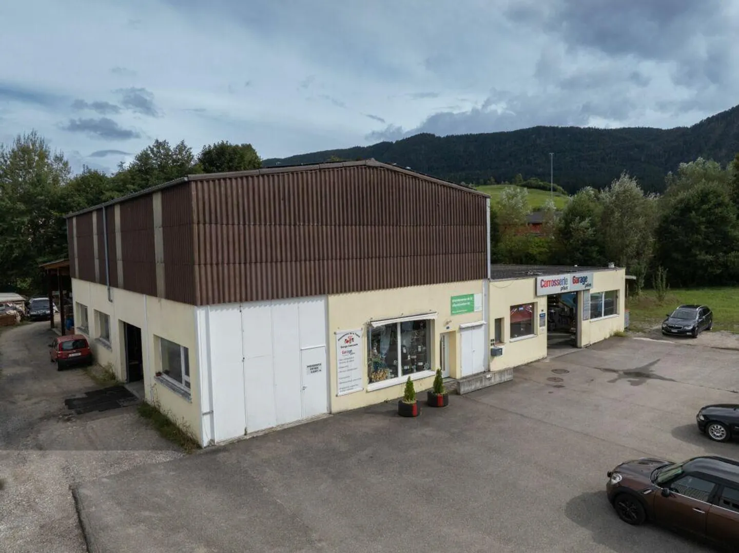 Industrial building/depot - Photo 3 of 29