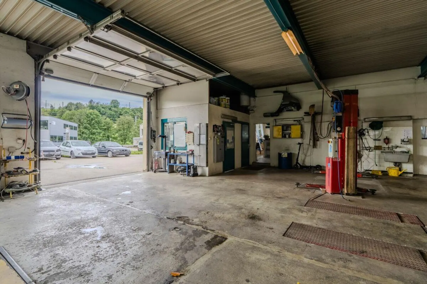 Industrial building/depot - Photo 8 of 29