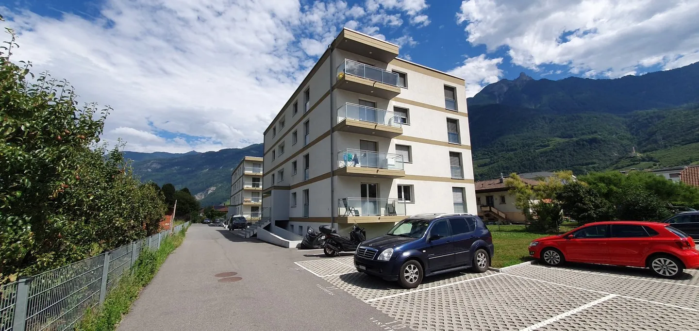 For rent several outdoor parking spaces in the municipality of Saxon - Photo 1 of 3