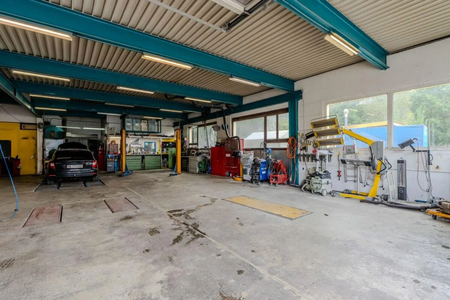 Industrial building/depot - Photo 10 of 29