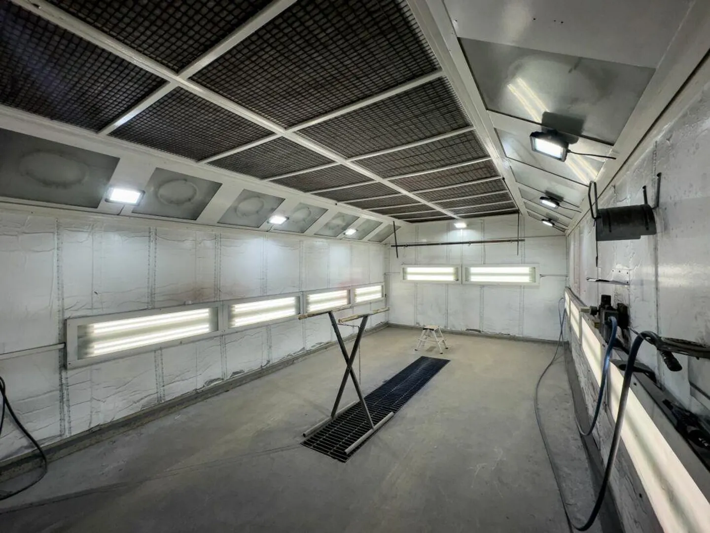 Industrial building/depot - Photo 14 of 29