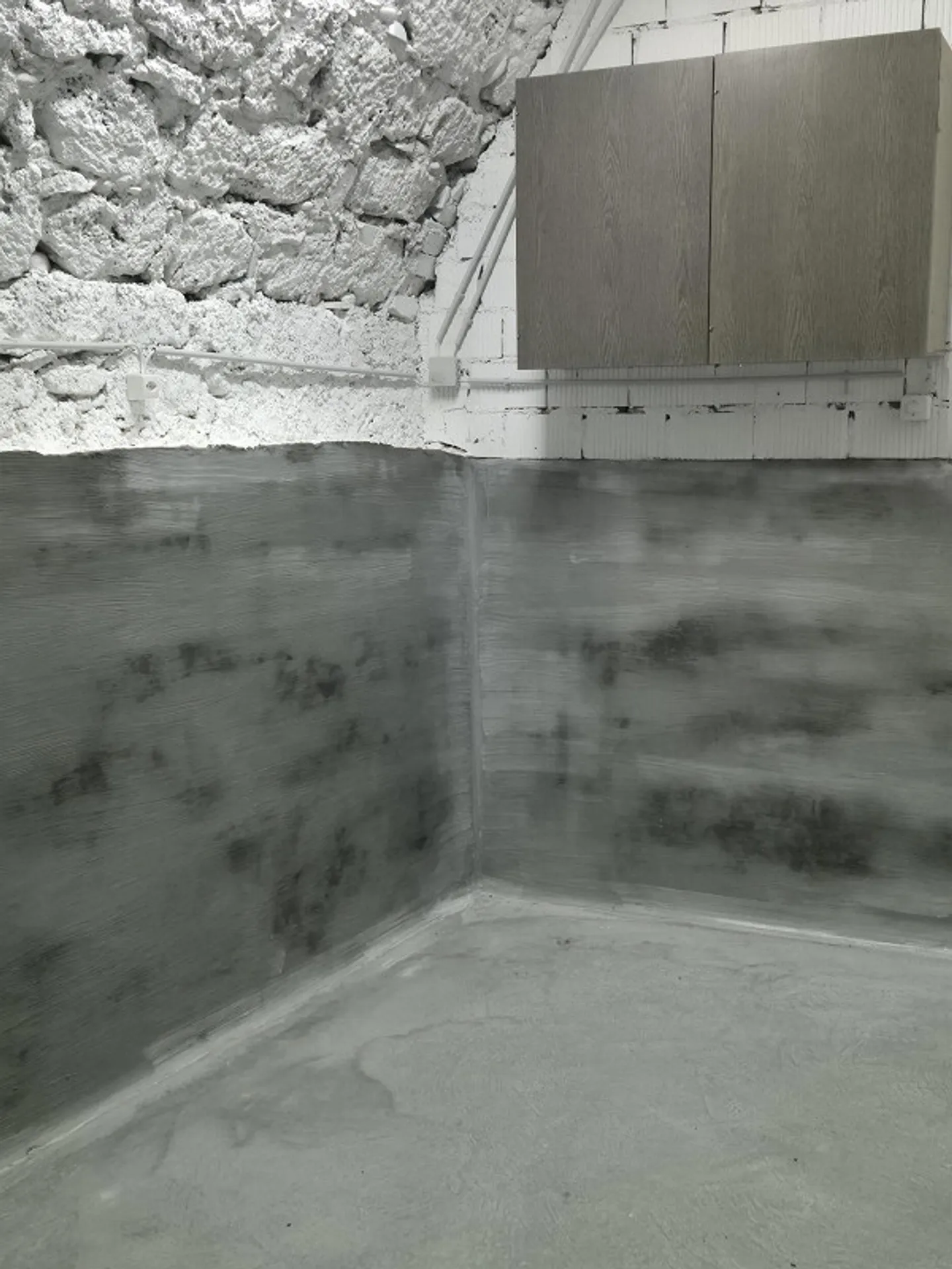 Storage room with integrated shelves - Photo 2 of 5