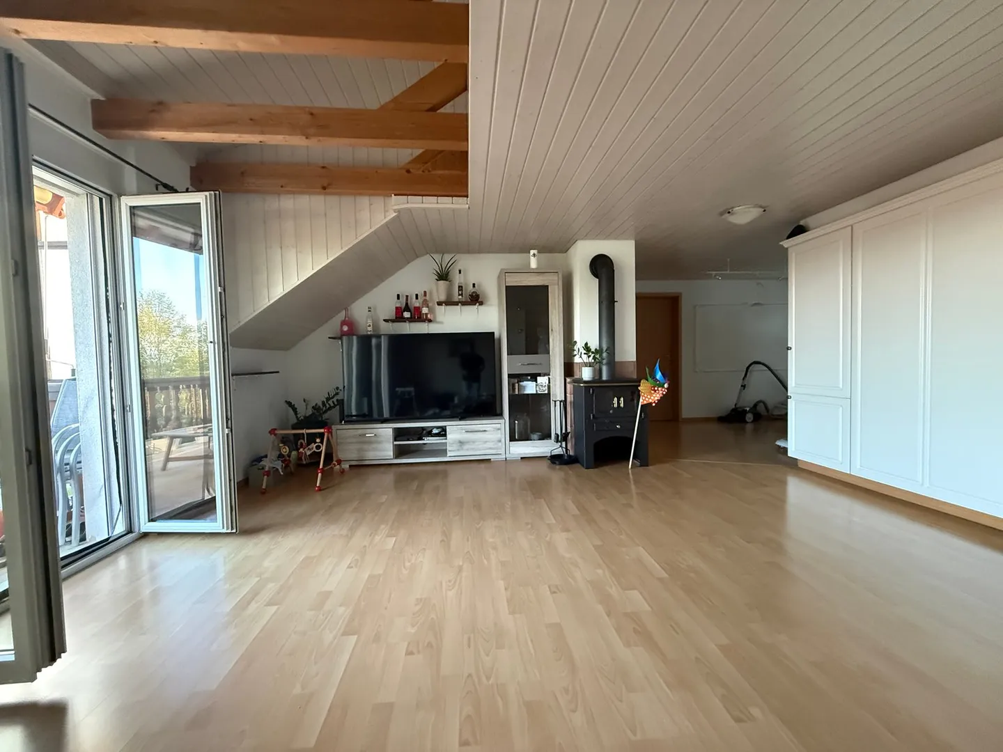 Charming 4.5-Room Apartment with Fireplace and Balcony in Bözberg - Photo 2 of 16