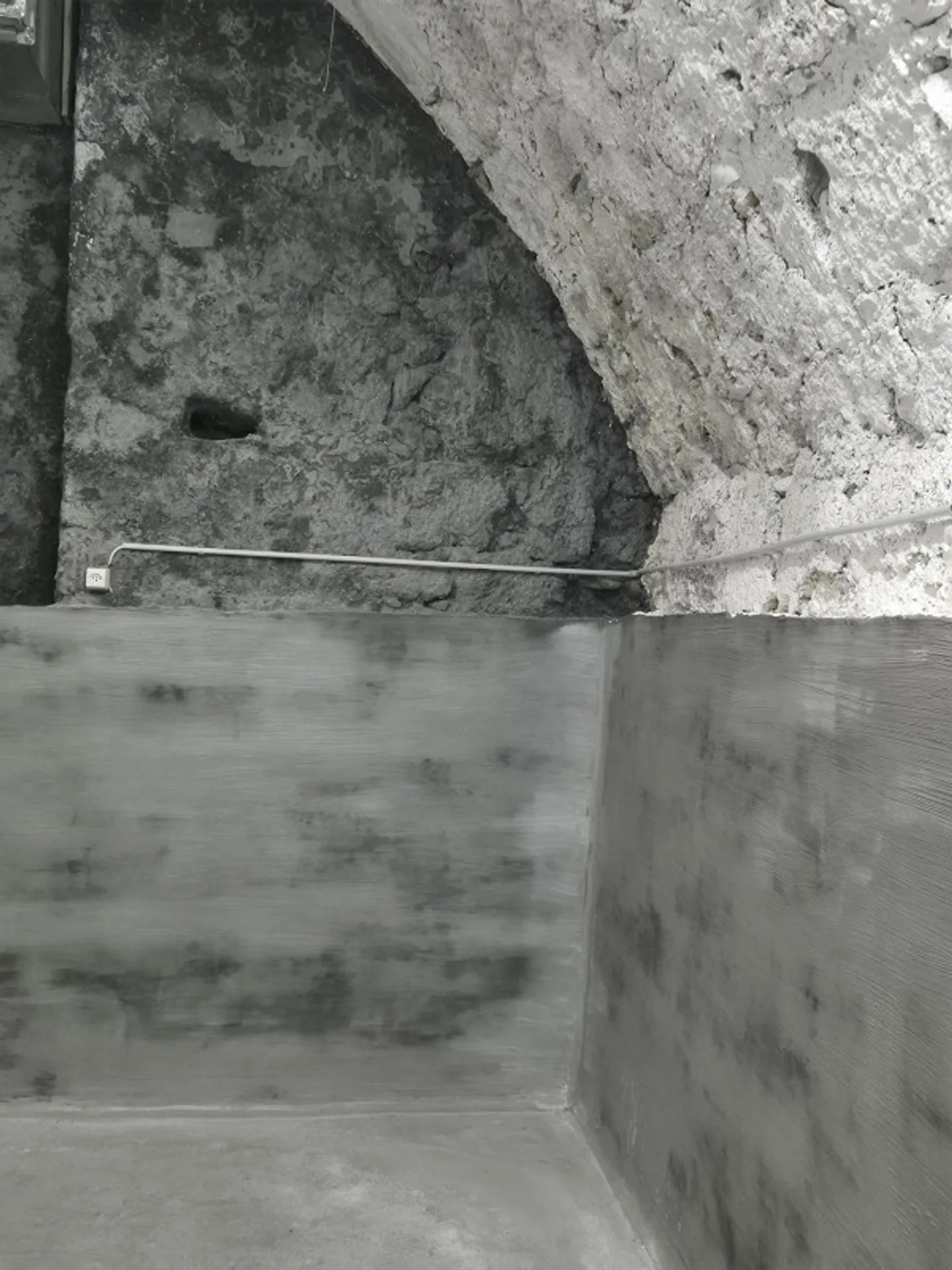 Storage room with integrated shelves - Photo 4 of 5