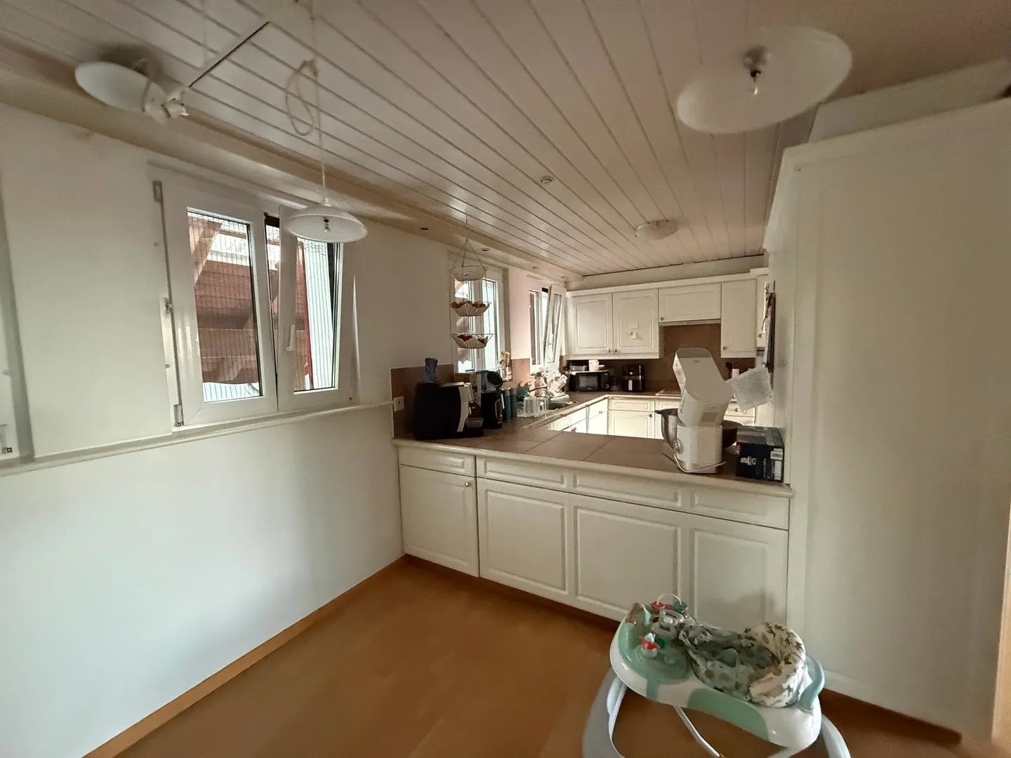 Charming 4.5-Room Apartment with Fireplace and Balcony in Bözberg - Photo 4 of 16