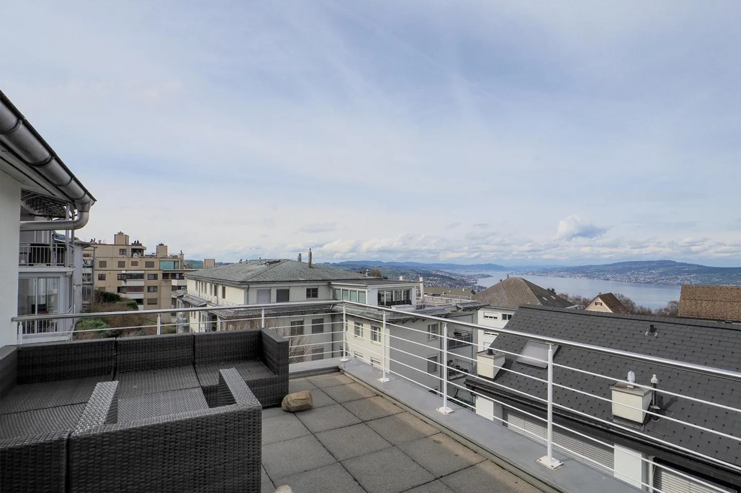 Charmentes 5.5-Zimmer-Einfamilienhaus in Feusisberg mit traumhafter... - Photo 10 of 13