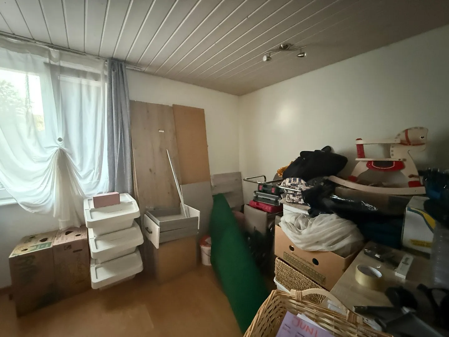 Charming 4.5-Room Apartment with Fireplace and Balcony in Bözberg - Photo 9 of 16