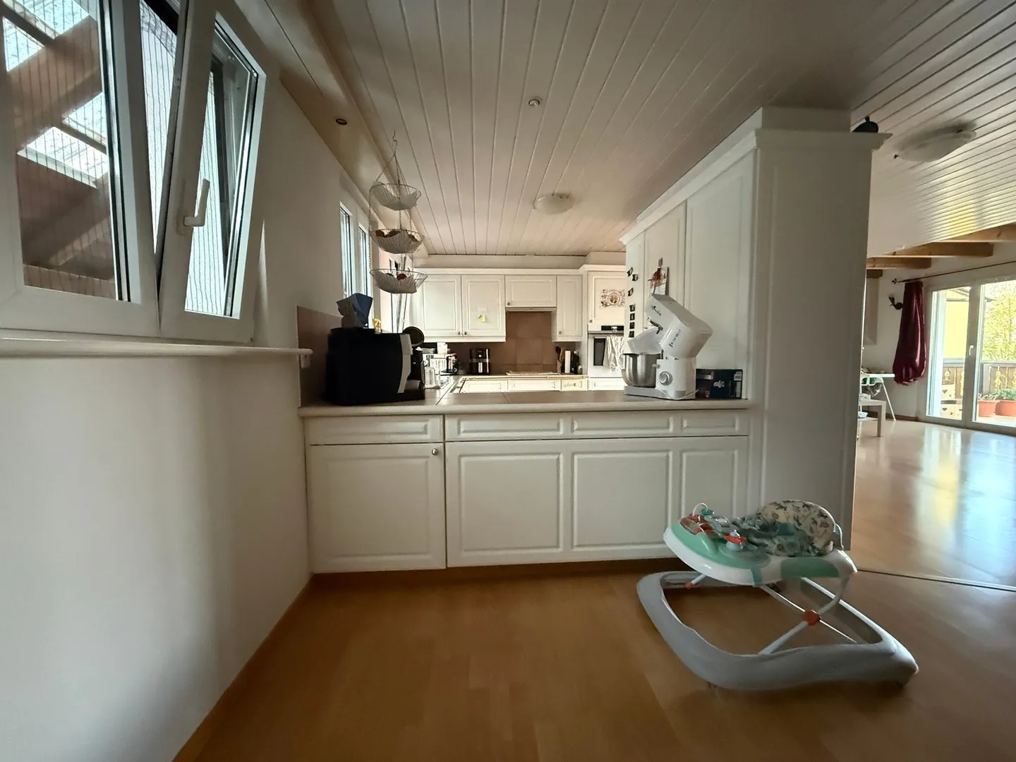 Charming 4.5-Room Apartment with Fireplace and Balcony in Bözberg - Photo 10 of 16