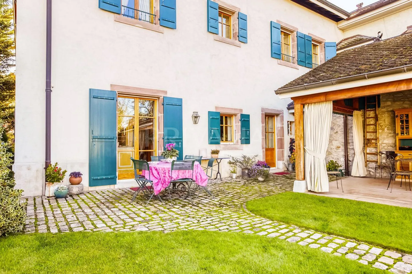 Luxuriöse Residenz aus dem frühen 19. Jahrhundert mit Schwimmbad - Foto 12 von 13