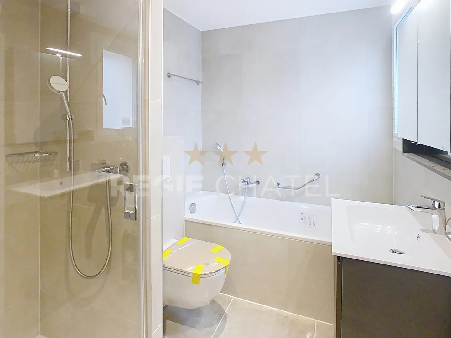 Modern 4.5-Room Apartment - Photo 4 of 6