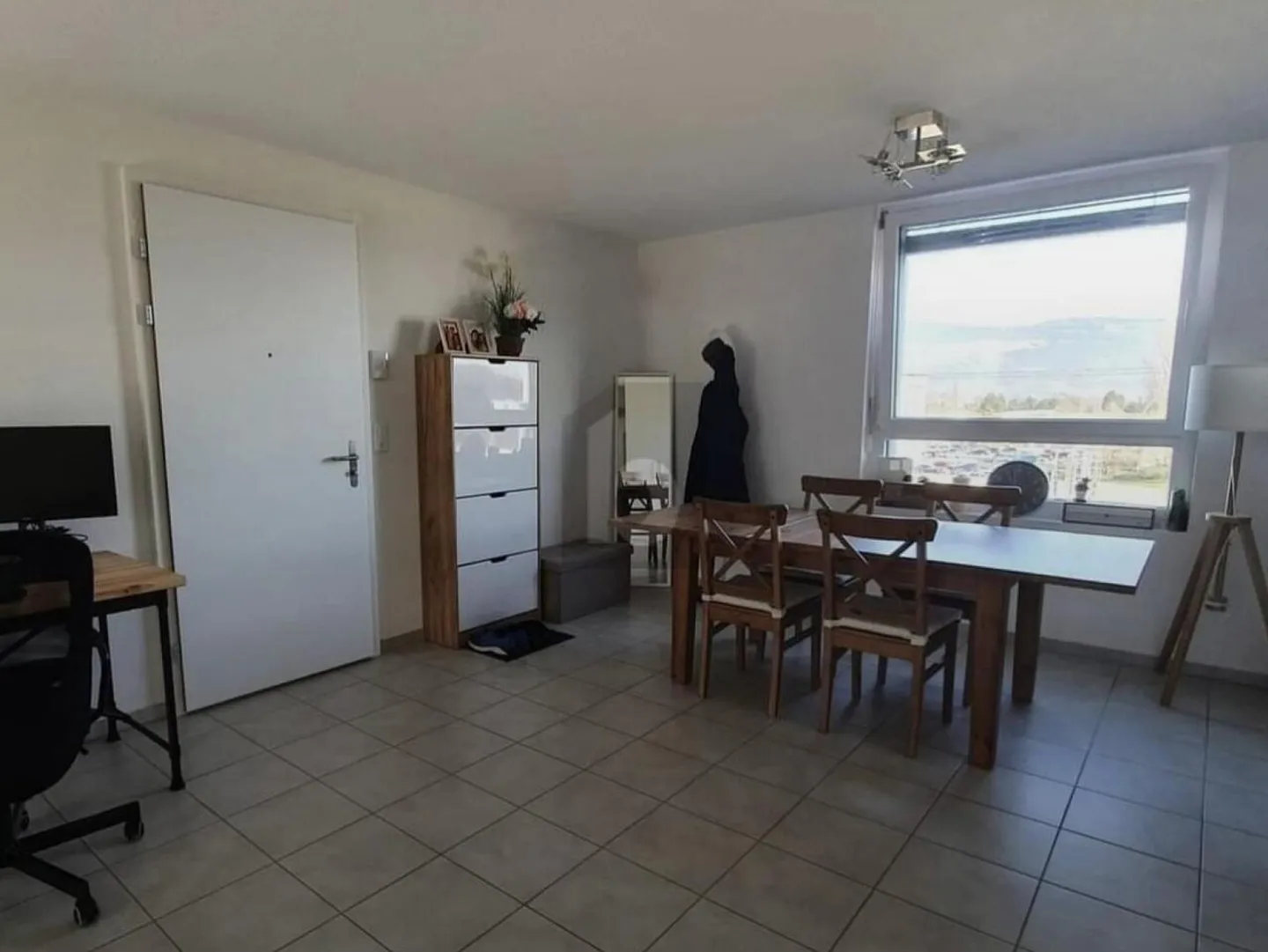 Apartment for rent - Photo 3 of 4