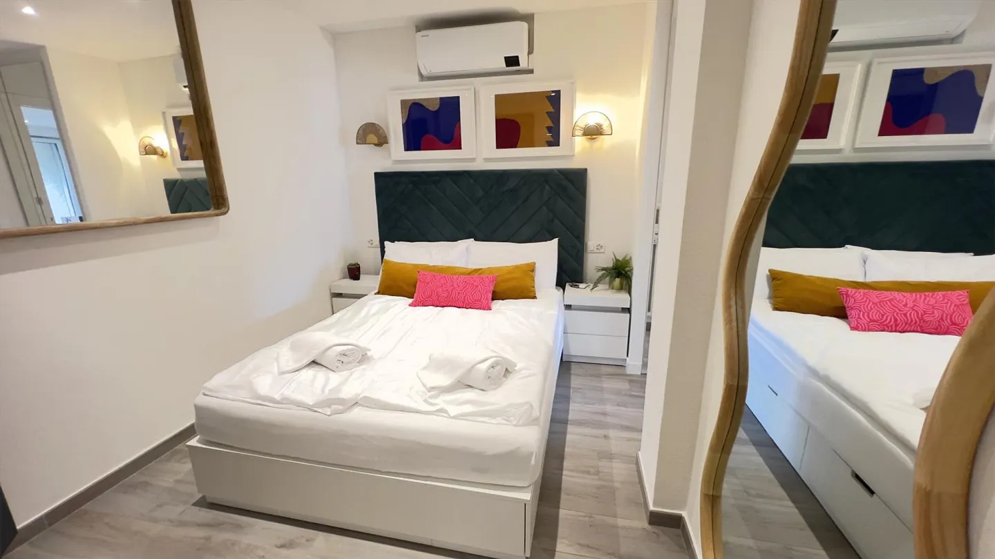 APPARTEMENT PRATIQUE RÉNOVÉ DE DEUX PIÈCES AVEC VUE SUR LE LAC À BISSONE - Photo 5 sur 6