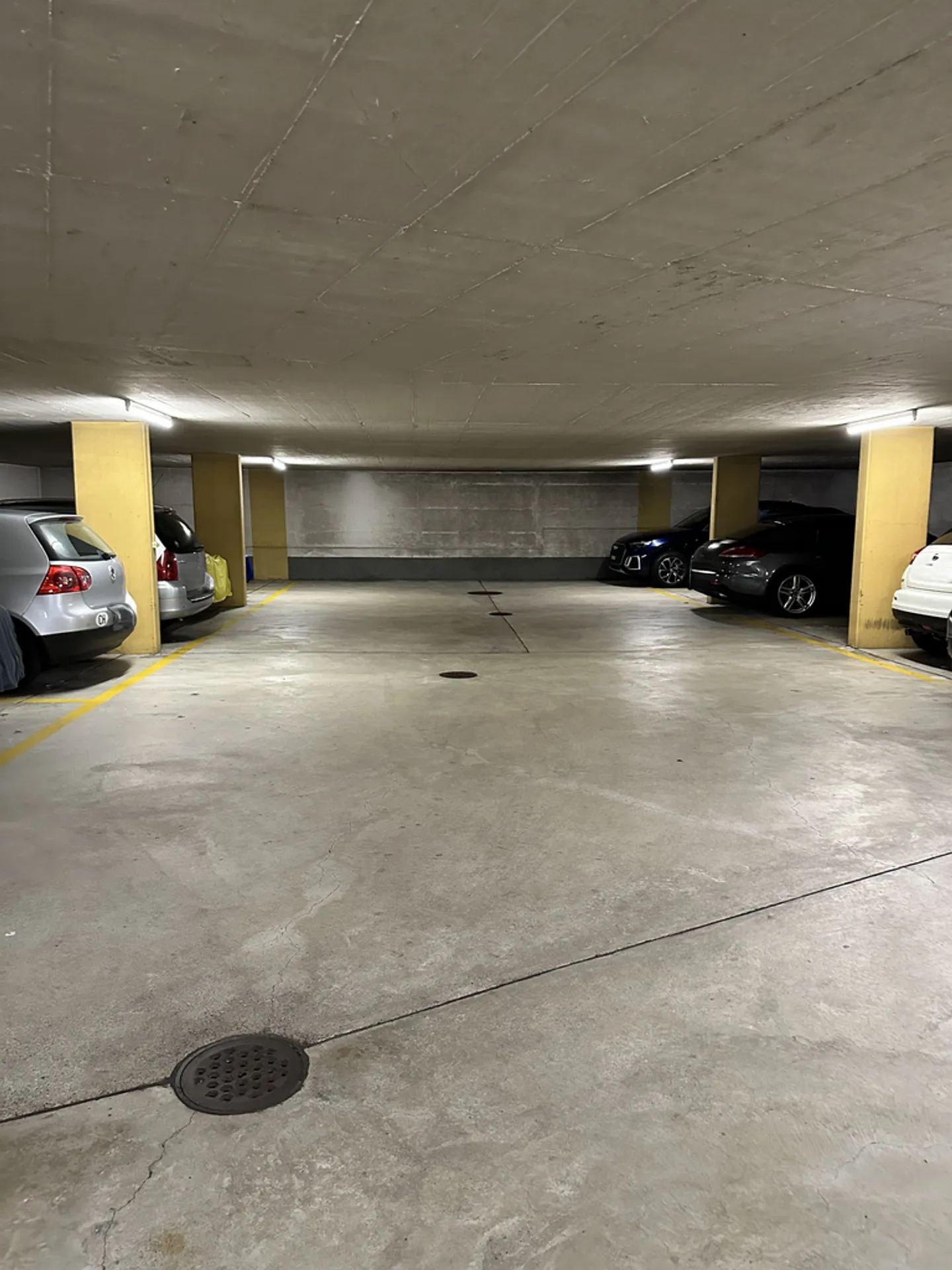 Place de stationnement près de la gare d'Oerlikon - Photo 3 sur 10