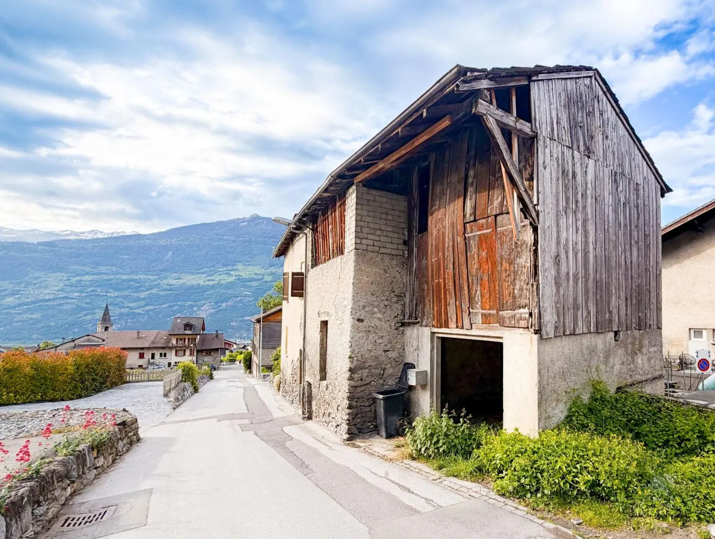 Haus zu renovieren im Zentrum von Chamoson, verkauft mit Baugenehmigung - Foto 3 von 13