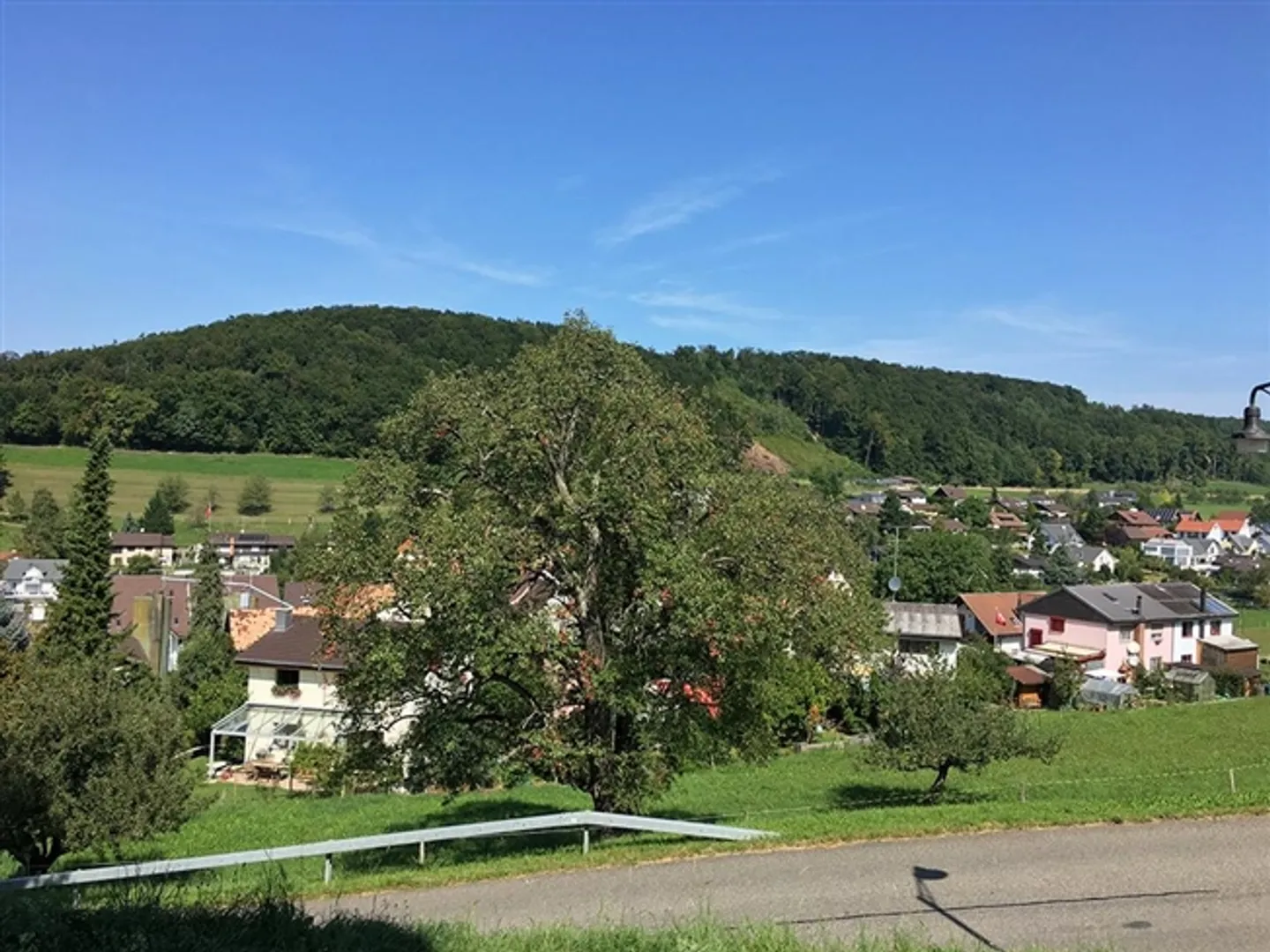 «ARISDORF - CHARMANTES EINFAMILIENHAUS - 5 ZIMMER» - Foto 1 von 4