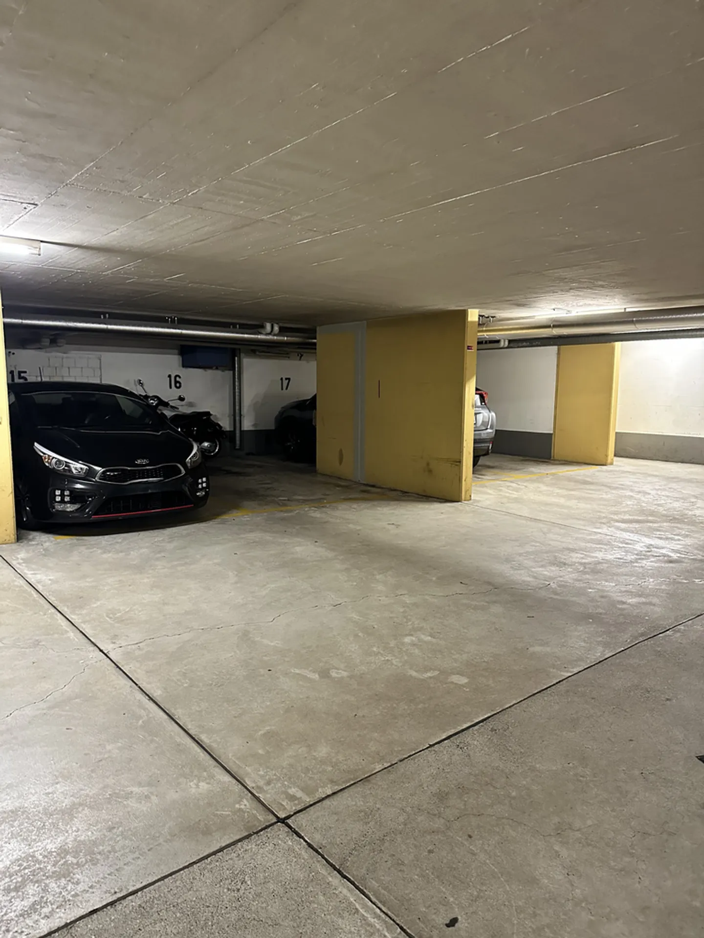Place de stationnement près de la gare d'Oerlikon - Photo 10 sur 10