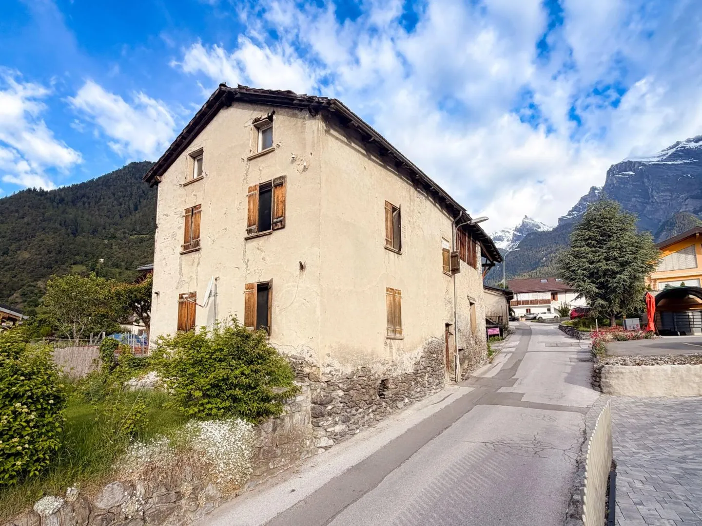 Haus zu renovieren im Zentrum von Chamoson, verkauft mit Baugenehmigung - Foto 1 von 13