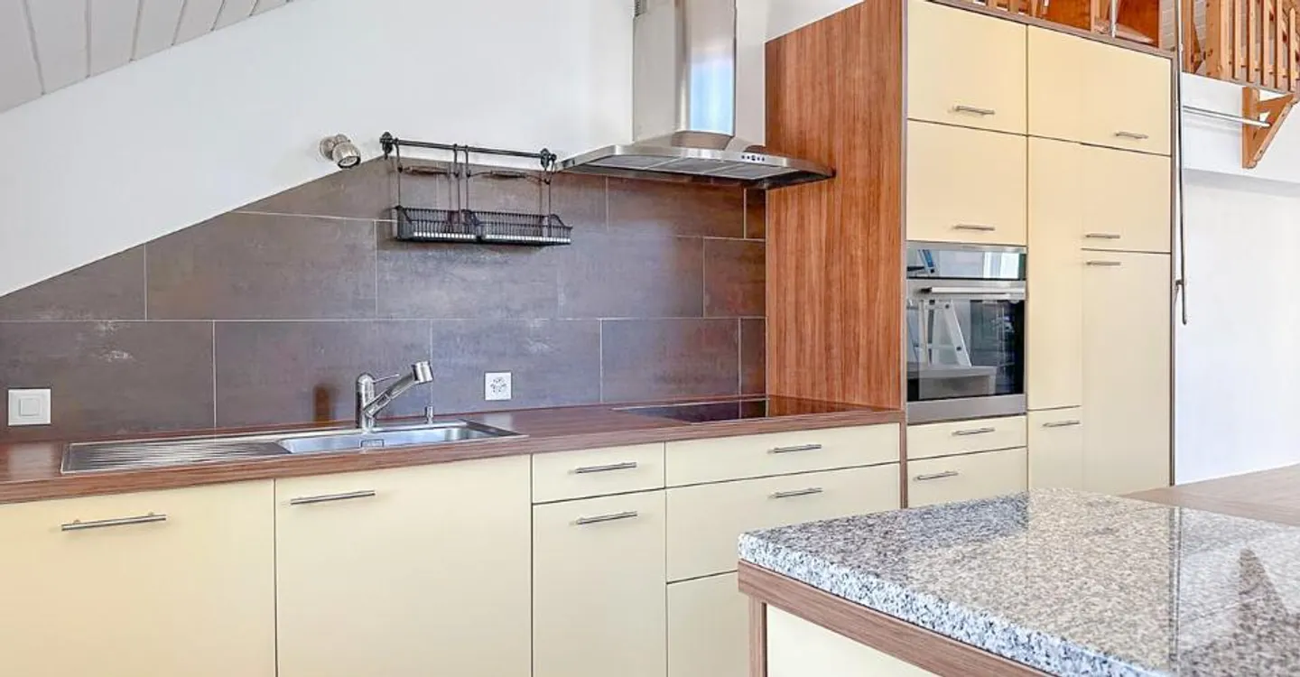 Appartamento di 2.5 locali di circa 130 m2 all'ultimo piano - Foto 1 di 9