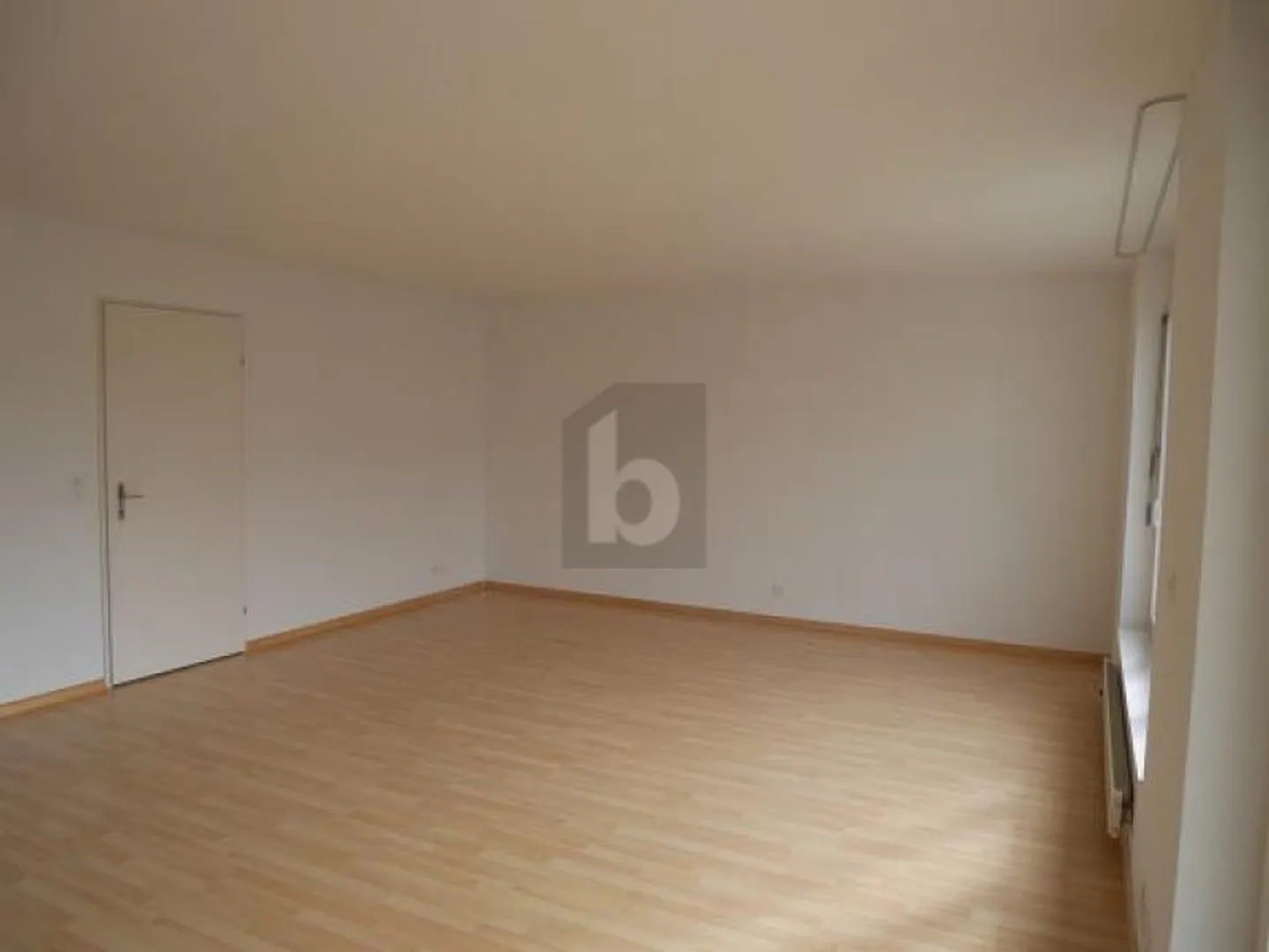 LICHTDURCHFLUTET MIT BALKON UND SCHWEDENOFEN - Photo 5 of 6