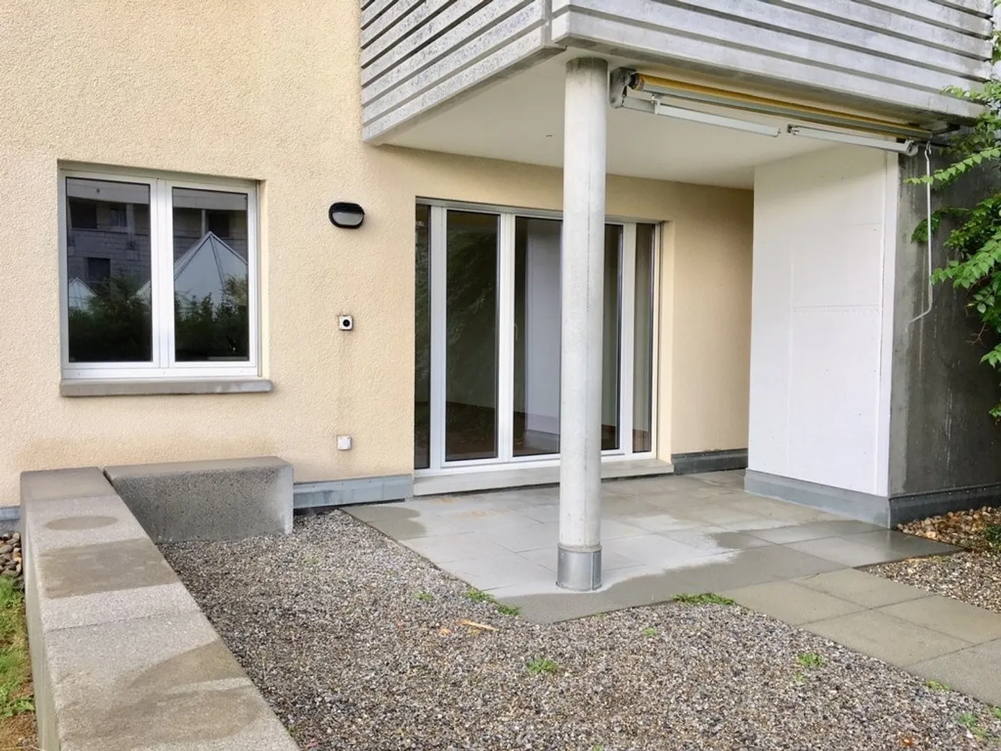 Living with garden seating area - Photo 6 of 6