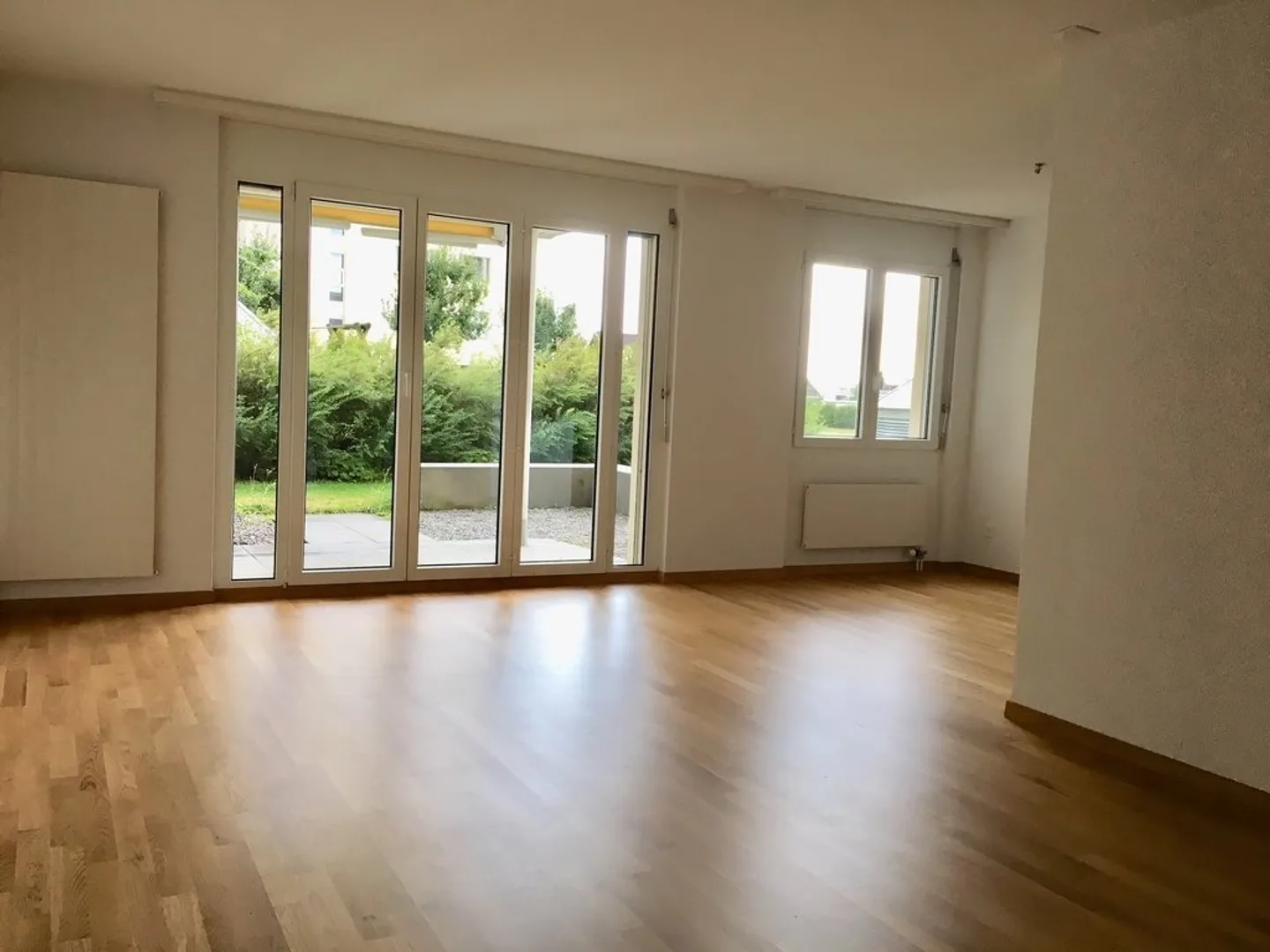 Living with garden seating area - Photo 2 of 6