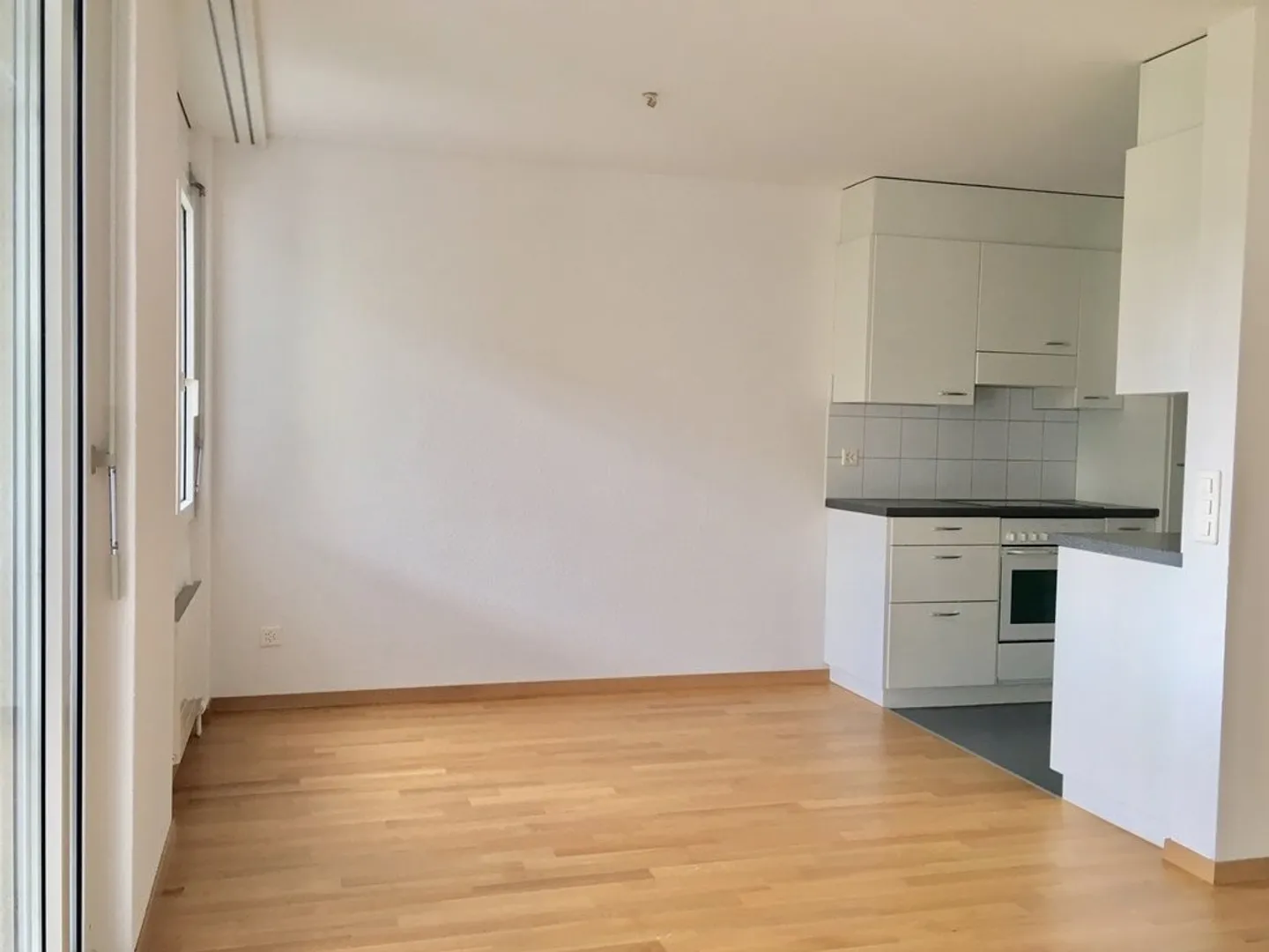 Living with garden seating area - Photo 3 of 6