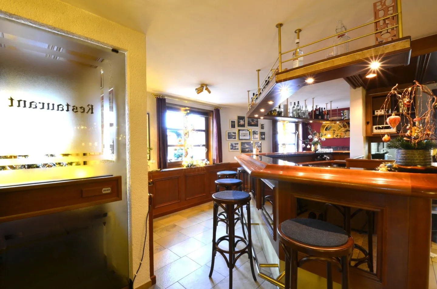 Traditional restaurant with 6 rooms and 4.5 room penthouse in the center of Matzingen - Photo 3 of 18