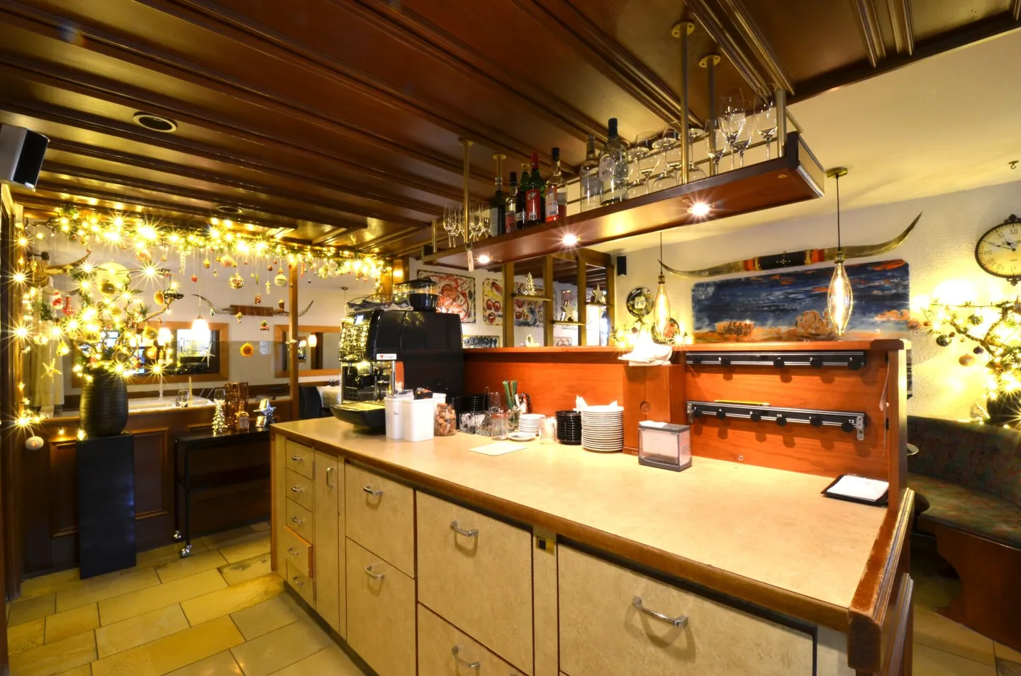Traditional restaurant with 6 rooms and 4.5 room penthouse in the center of Matzingen - Photo 4 of 18