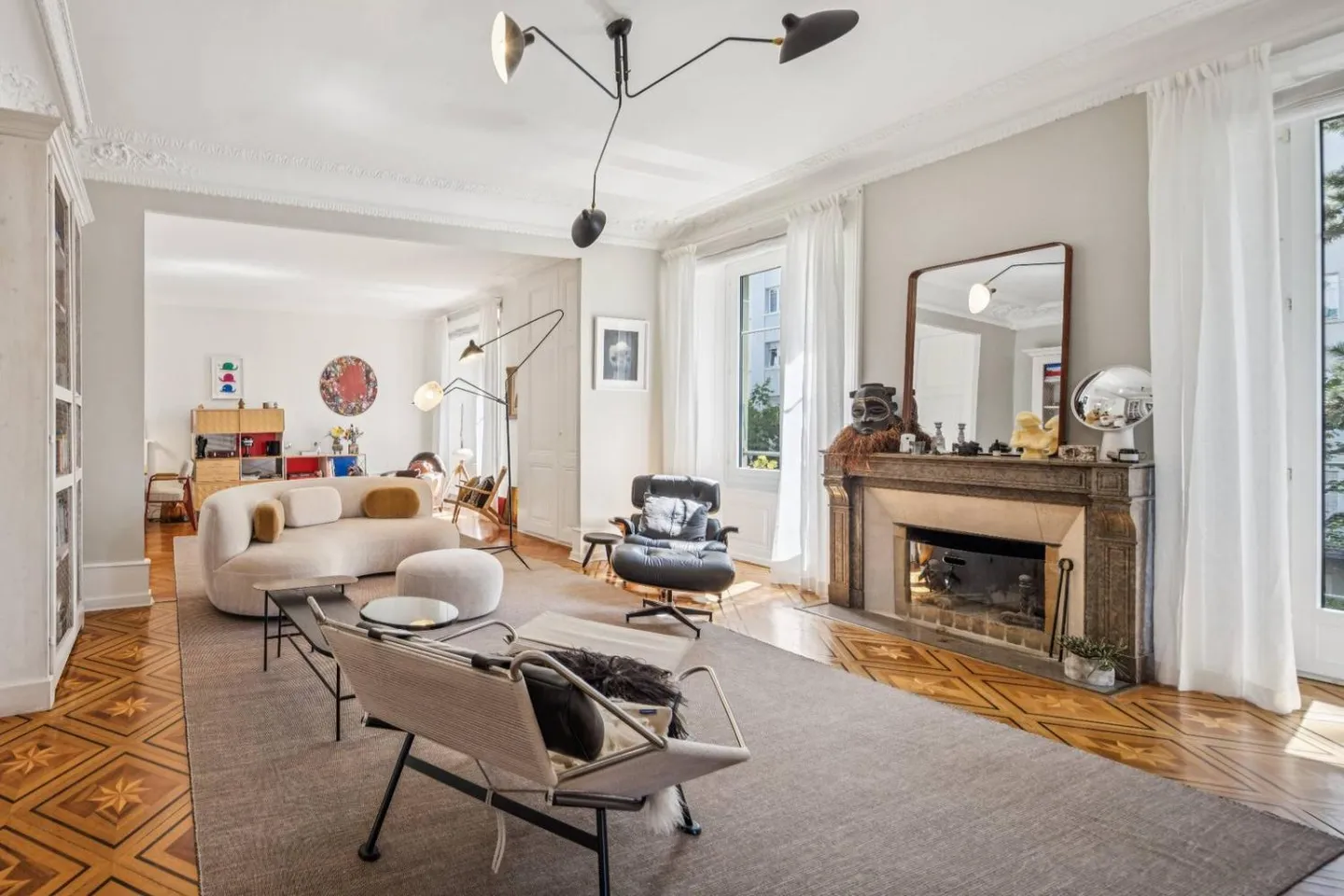 Magnificent 5.5-room apartment in Haussmann style, completely renovated - Photo 3 of 5