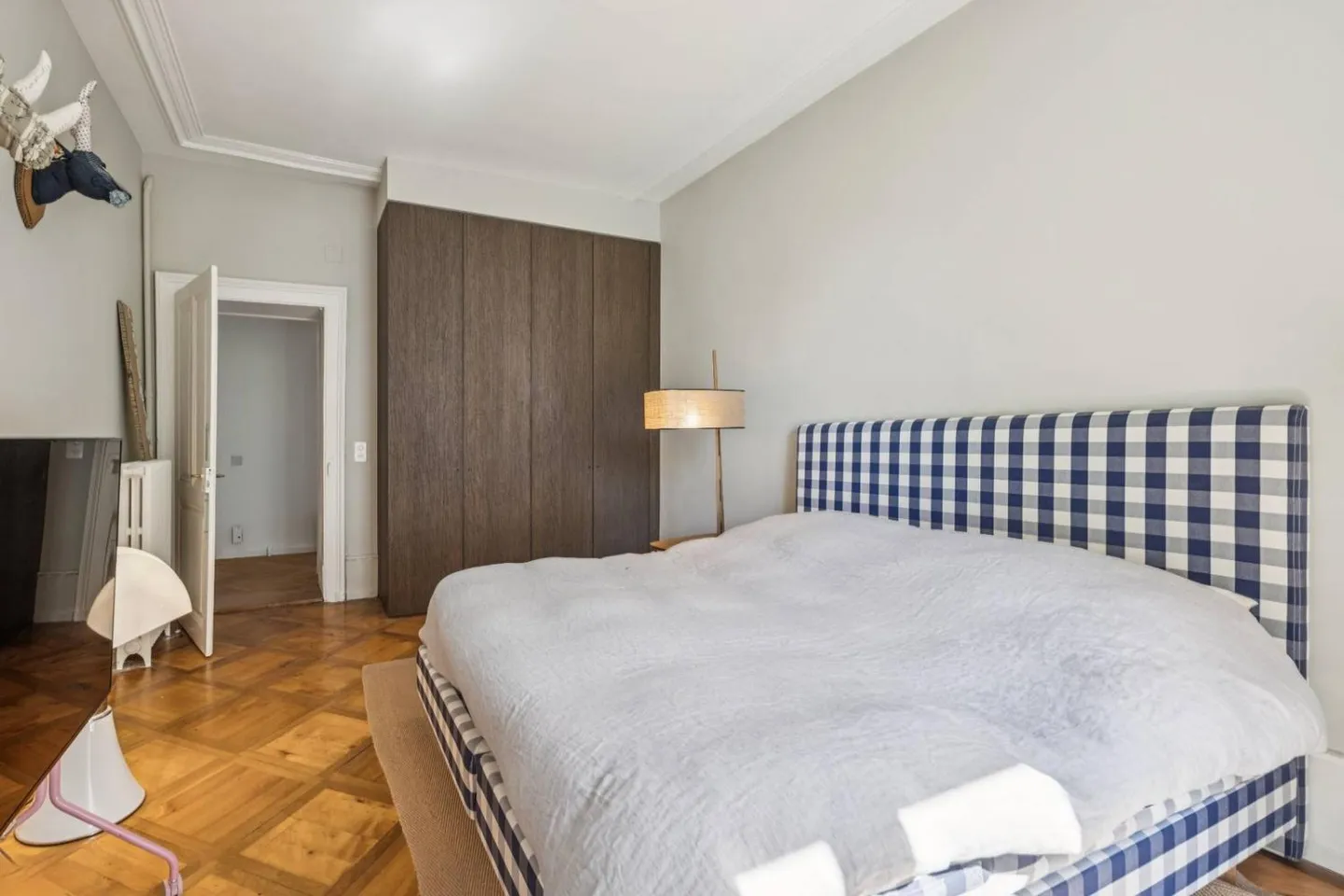 Magnificent 5.5-room apartment in Haussmann style, completely renovated - Photo 4 of 5