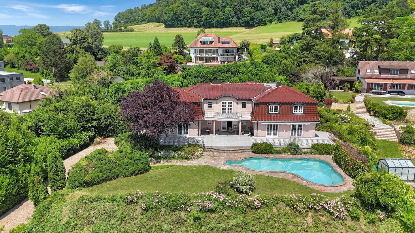Exclusive villa with lake and mountain views - on the southern slope of Lugnorre - Photo 1 of 19
