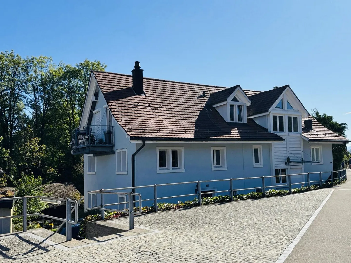 Oasi di 2,5 stanze con grande balcone e stufa svedese per sentirsi a proprio agio - Foto 1 di 9