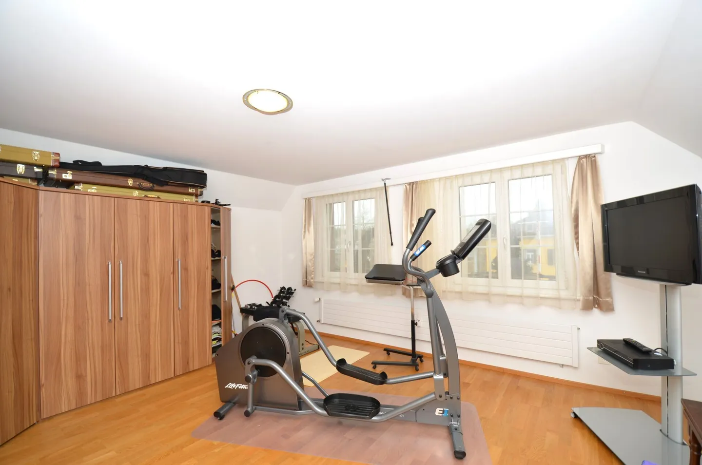 Traditional restaurant with 6 rooms and 4.5 room penthouse in the center of Matzingen - Photo 15 of 18