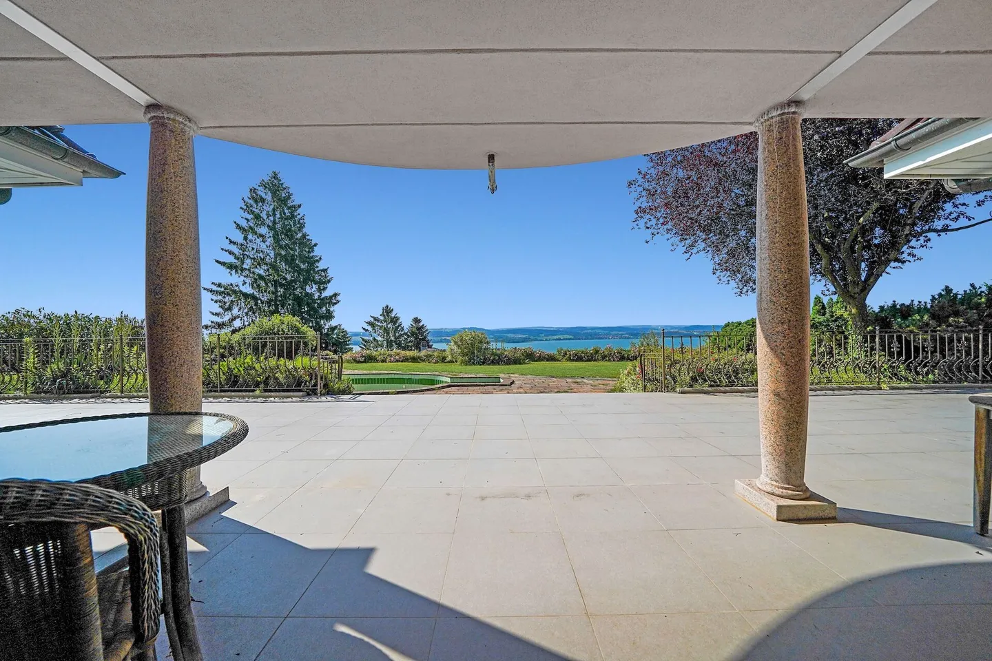 Exclusive villa with lake and mountain views - on the southern slope of Lugnorre - Photo 8 of 19
