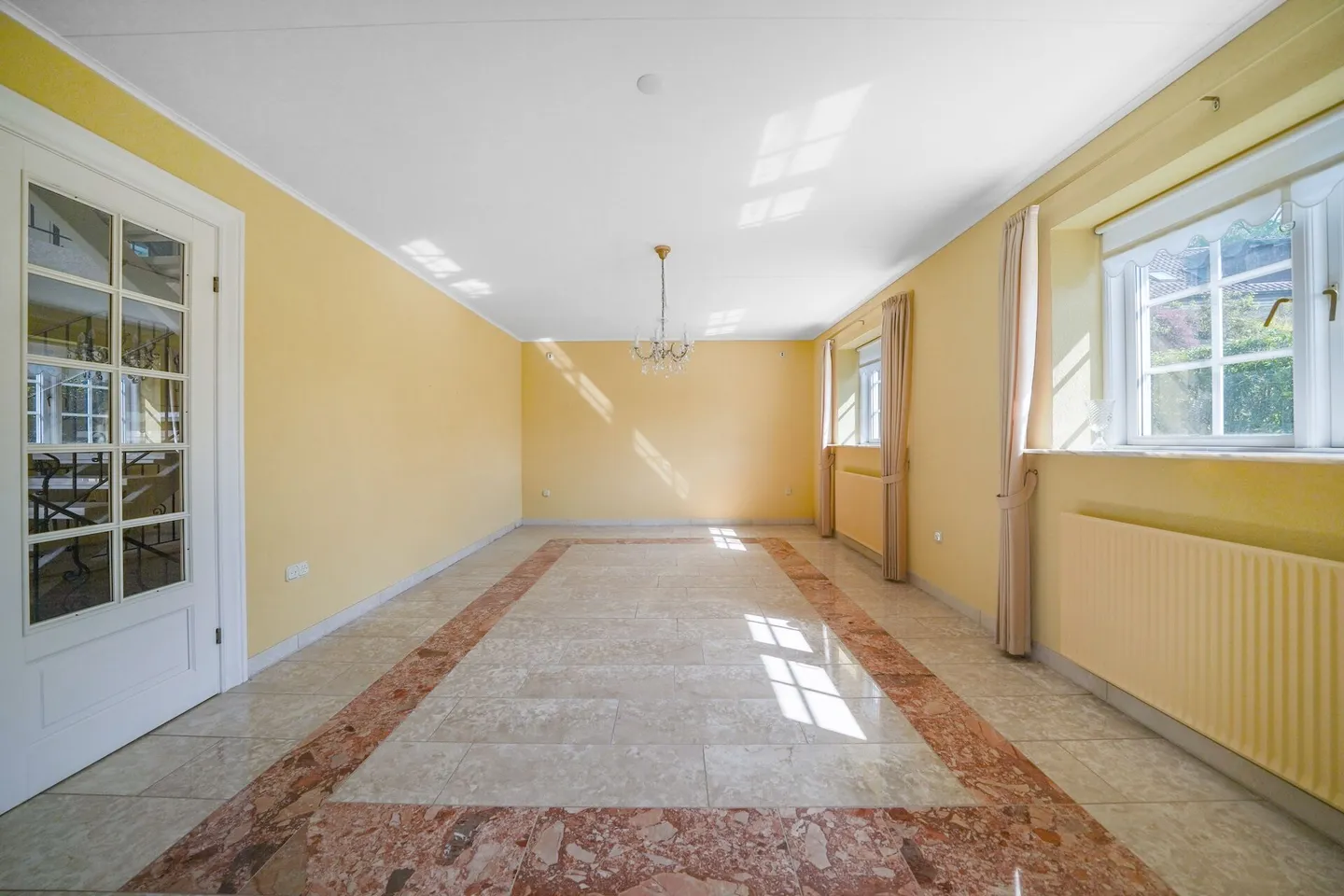 Exclusive villa with lake and mountain views - on the southern slope of Lugnorre - Photo 5 of 19