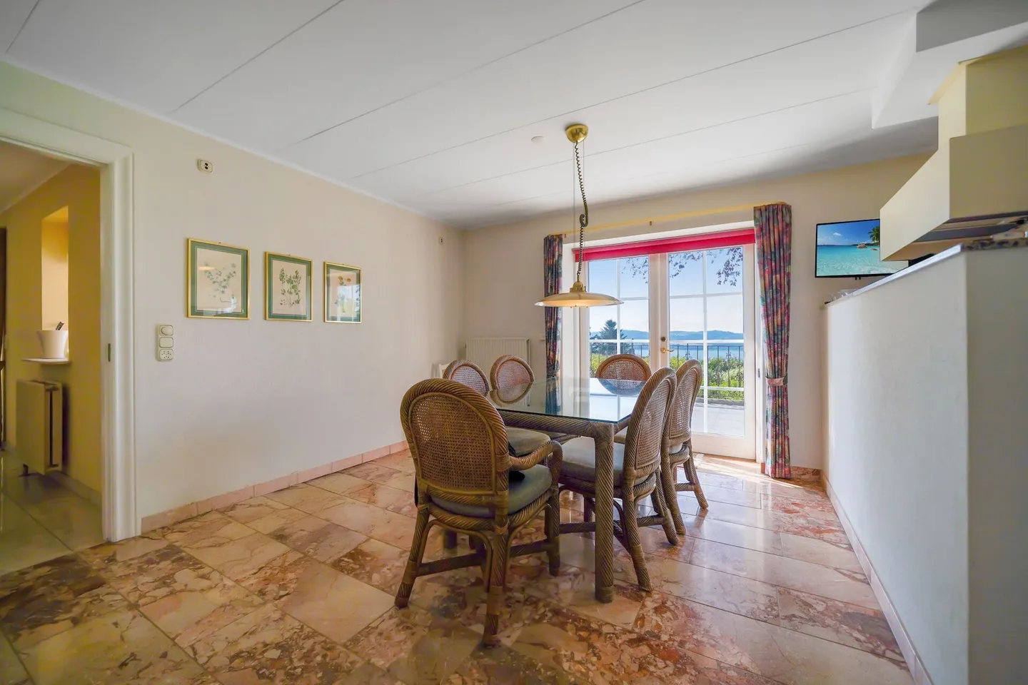 Exclusive Villa with Lake and Alpine Views - on the Southern Slope of Lugnorre - Photo 11 of 21