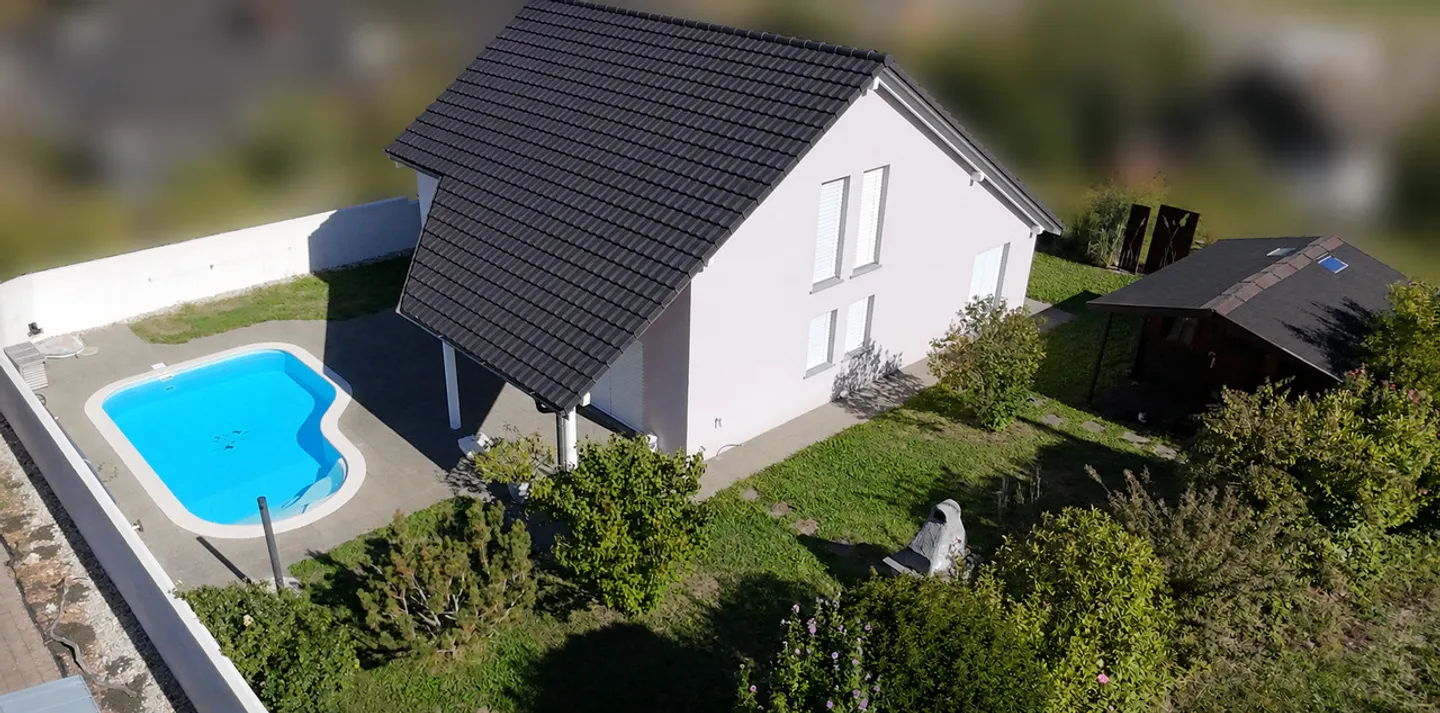Modernes Familienhaus mit Garten - Foto 1 von 11