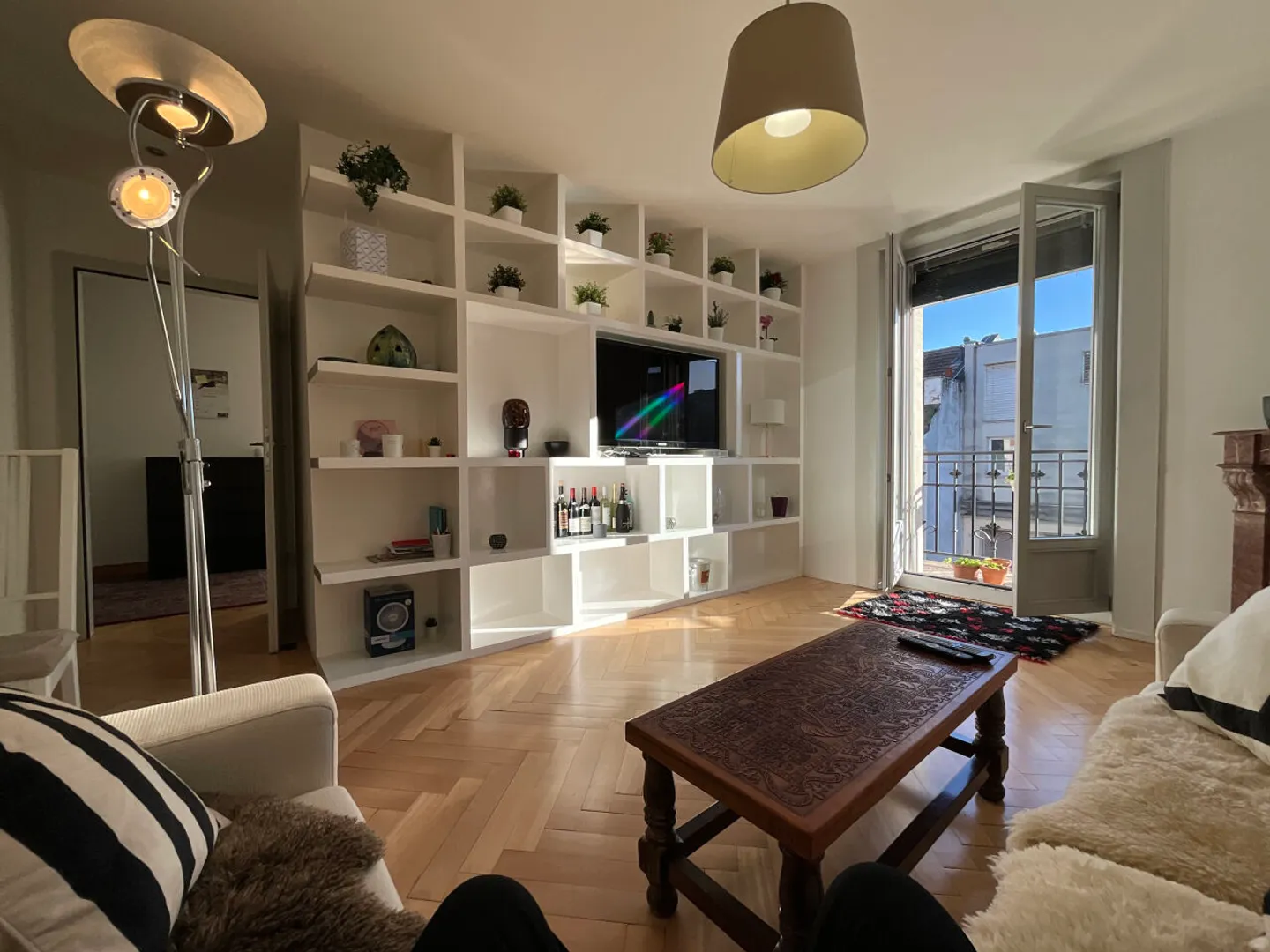 MÖBLIERTE WOHNUNG 4 ZIMMER / 2 SCHLAFZIMMER / ZENTRUM GENF - Foto 2 von 13