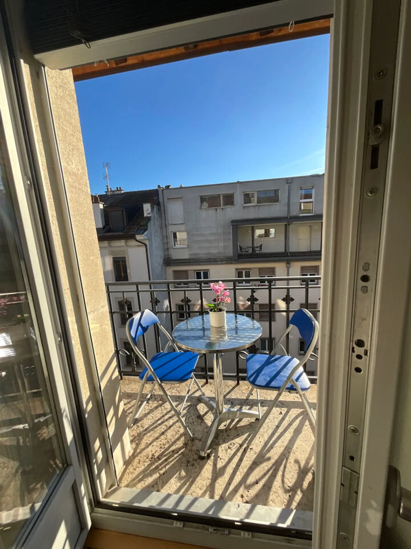 MÖBLIERTE WOHNUNG 4 ZIMMER / 2 SCHLAFZIMMER / ZENTRUM GENF - Foto 5 von 13