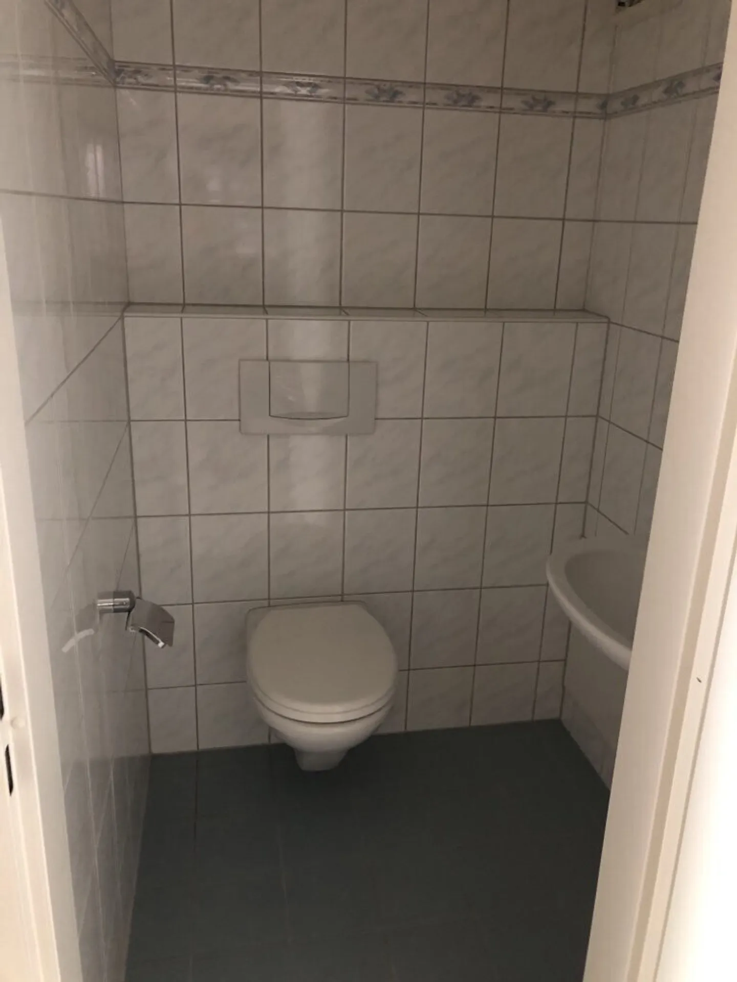 Ampio appartamento luminoso con balcone - situato in posizione centrale e in un'area verde - Foto 9 di 9