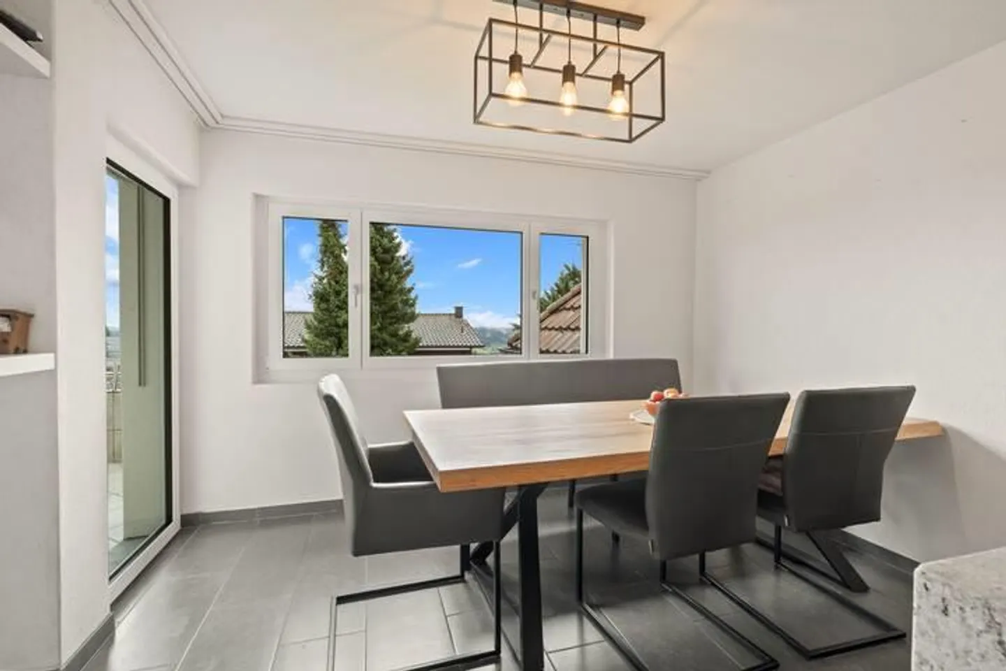 Casa familiare ristrutturata con stile e alta qualità abitativa - Foto 4 di 9