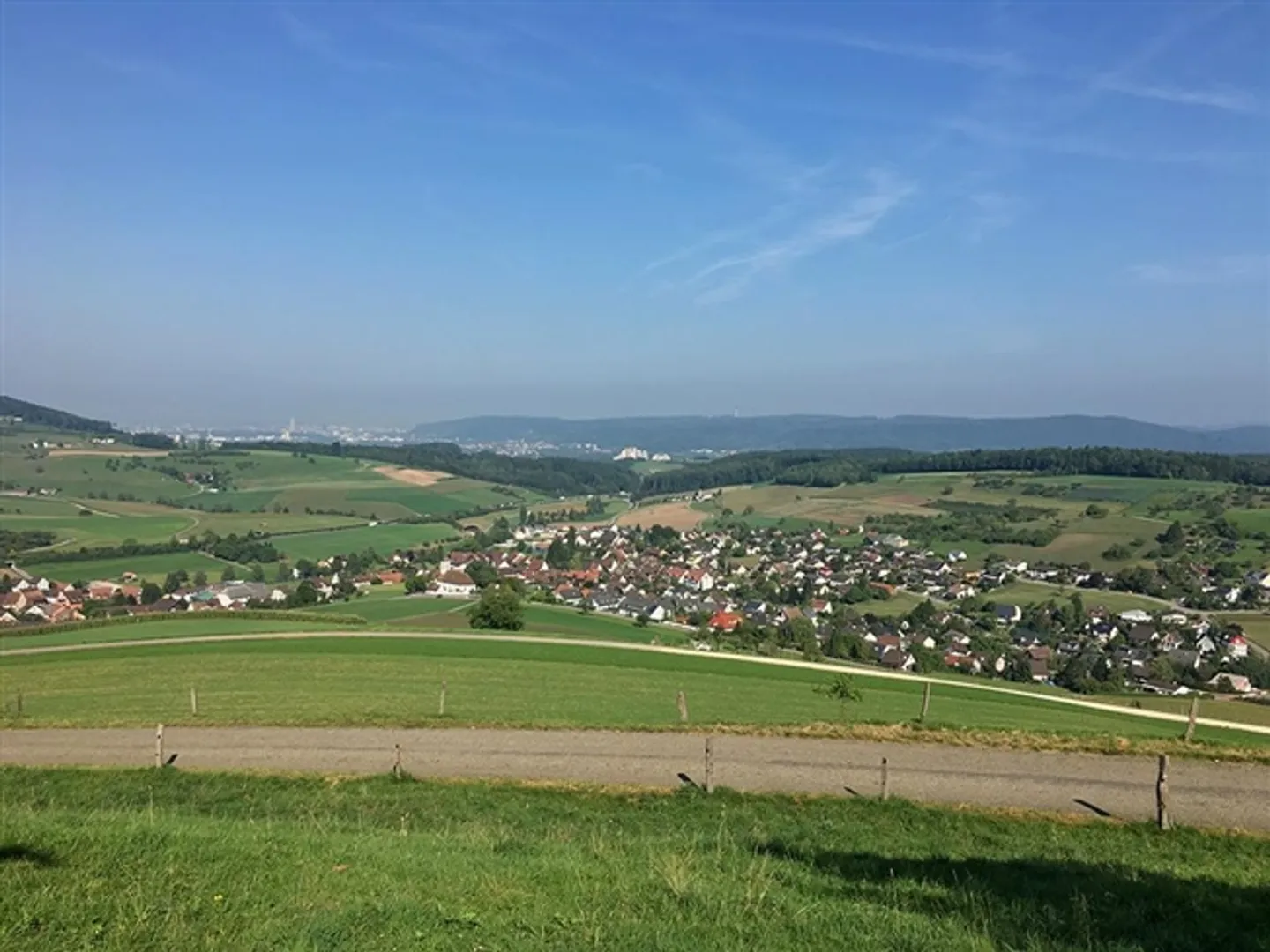 «ARISDORF - CHARMANTES EINFAMILIENHAUS - 5 ZIMMER» - Foto 3 von 4